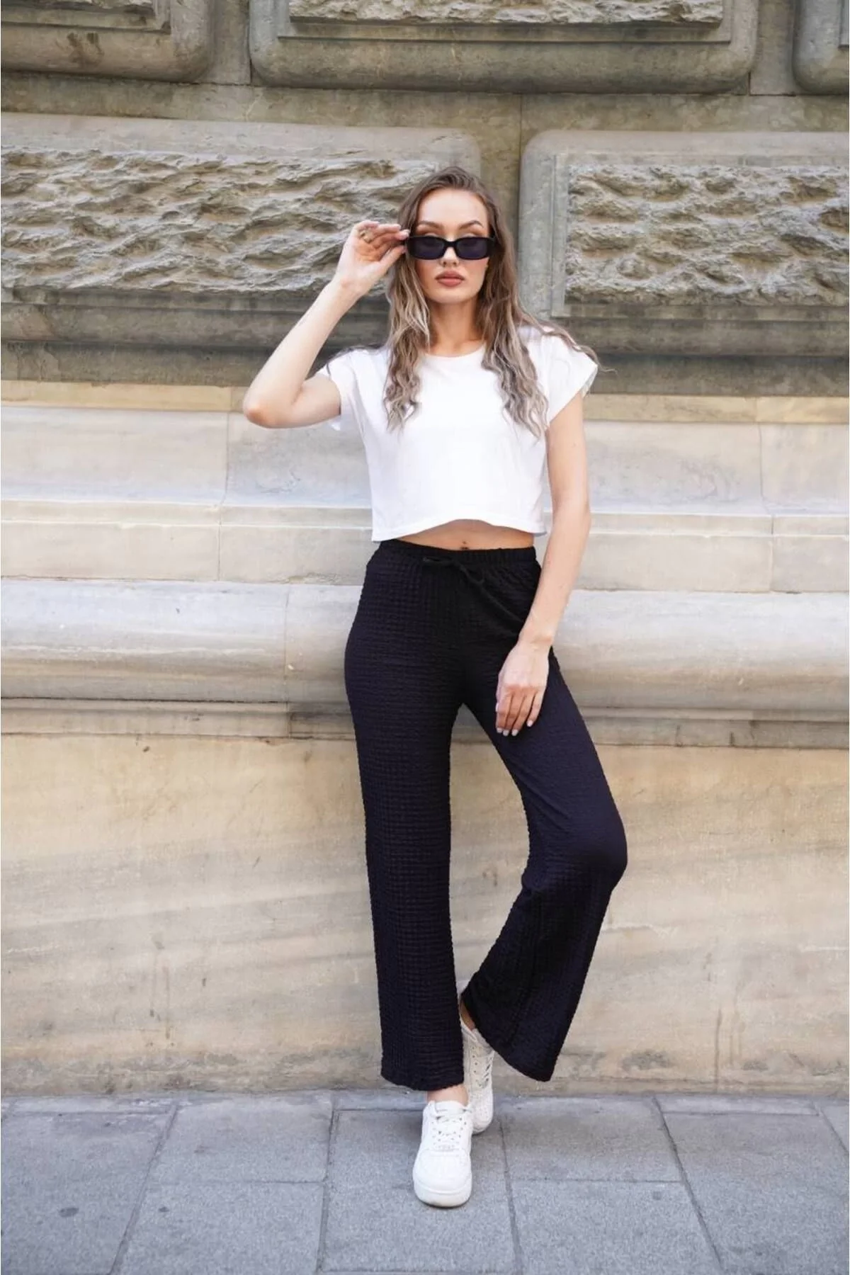 Kadın Yüksek Bel Beli Bağcıklı Cepli Gofre Kumaş Palazzo Pantolon - Siyah