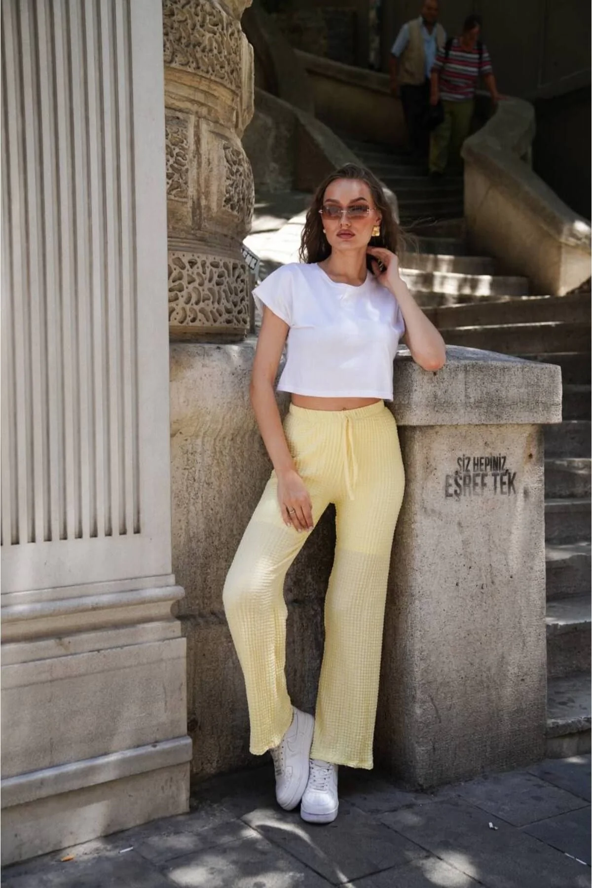 Kadın Yüksek Bel Beli Bağcıklı Cepli Gofre Kumaş Vücudu Saran Palazzo Pantolon - Sarı