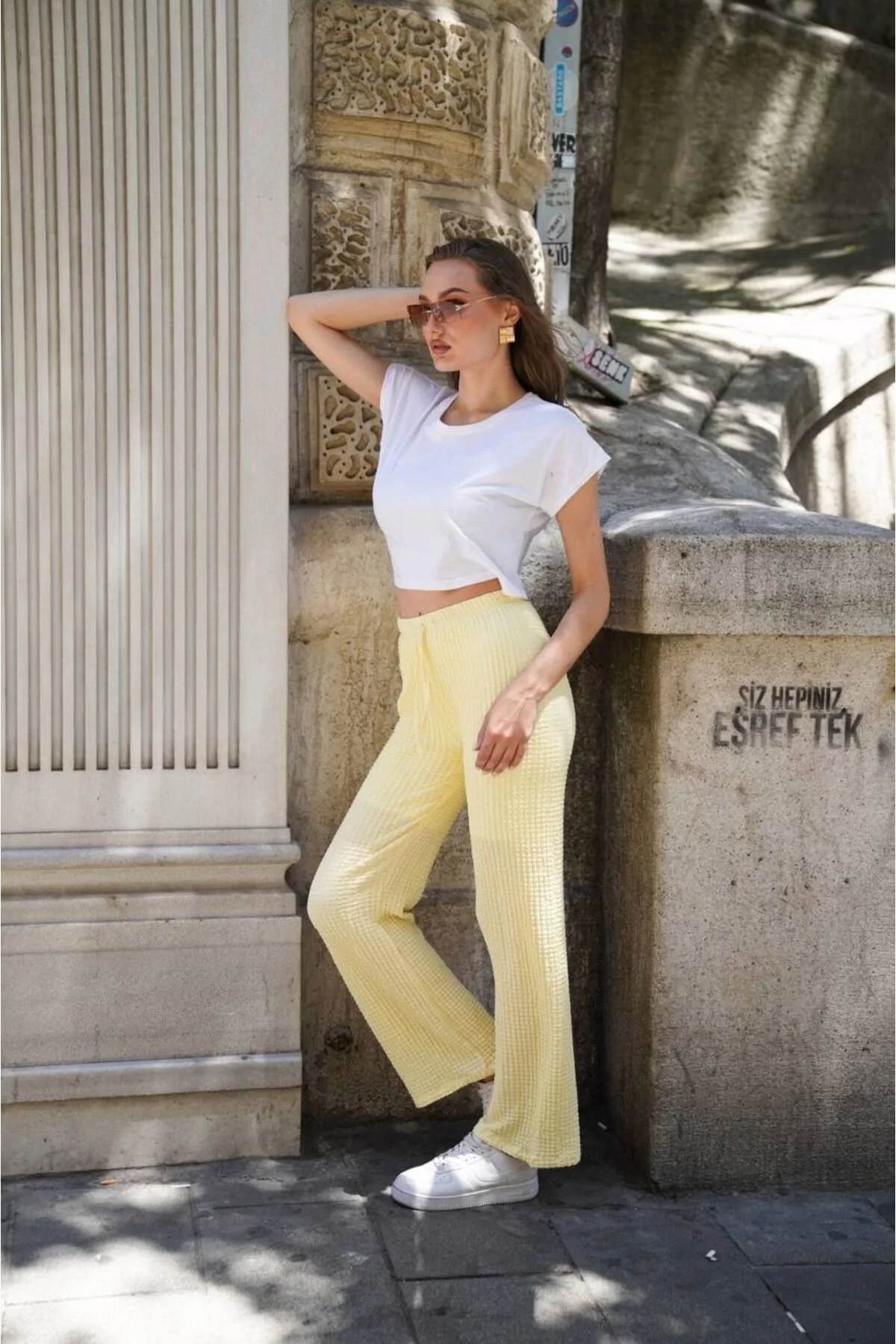 Kadın Yüksek Bel Beli Bağcıklı Cepli Gofre Kumaş Vücudu Saran Palazzo Pantolon - Sarı