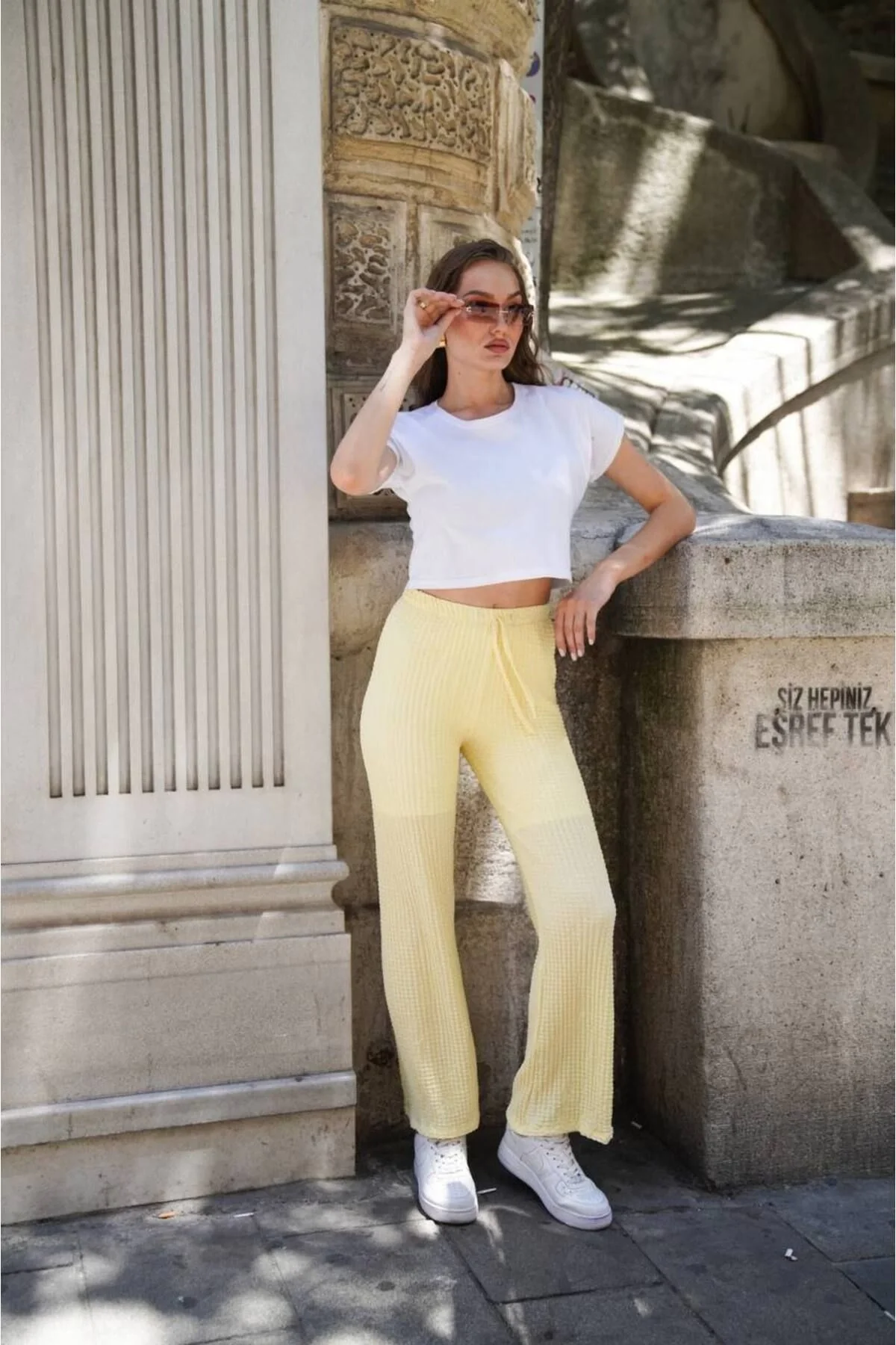 Kadın Yüksek Bel Beli Bağcıklı Cepli Gofre Kumaş Vücudu Saran Palazzo Pantolon - Sarı