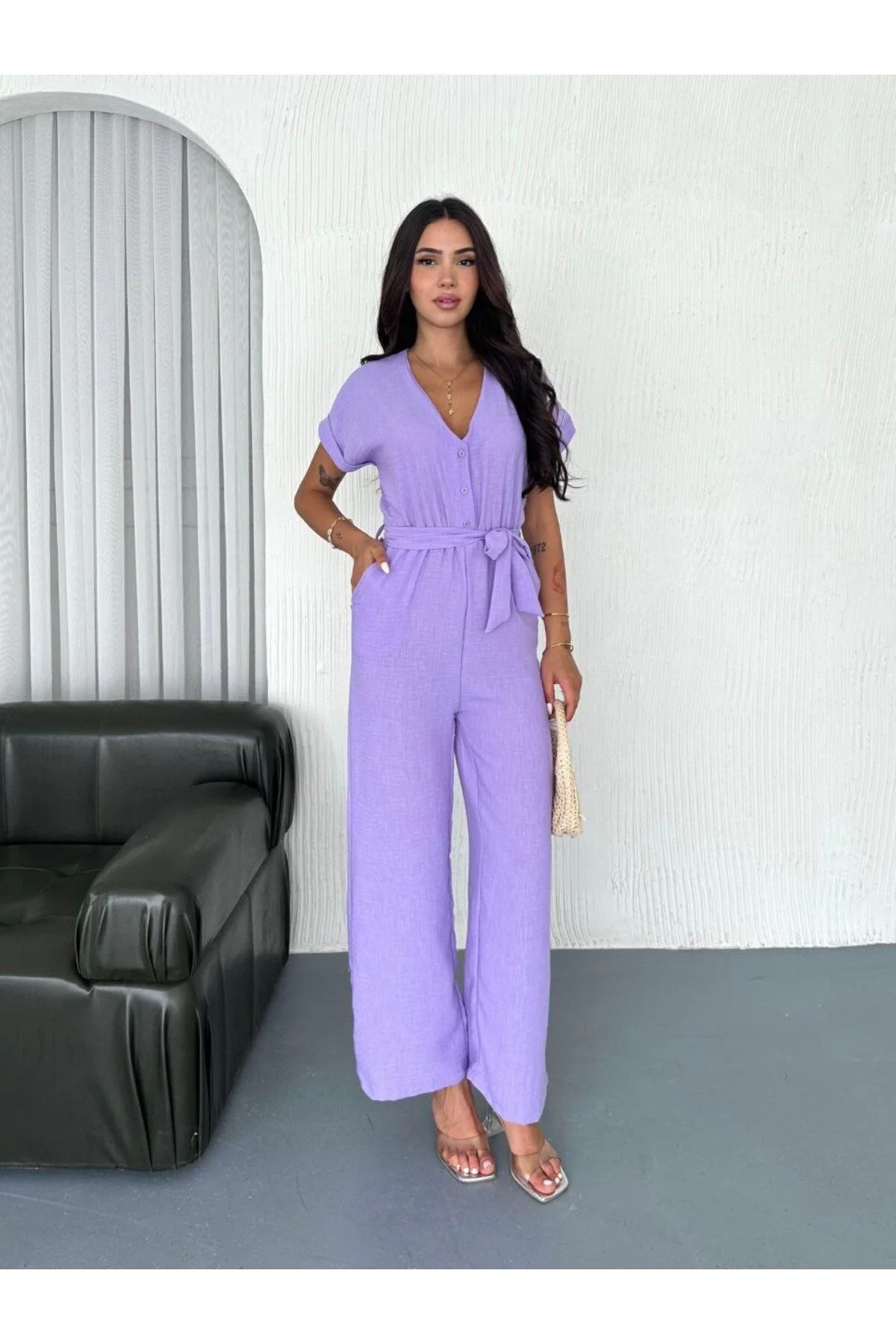 Kadın V Yaka Önden Düğmeli Kısa Kollu Beli Kuşaklı Bürümcük Bol Paça Tulum - Lila