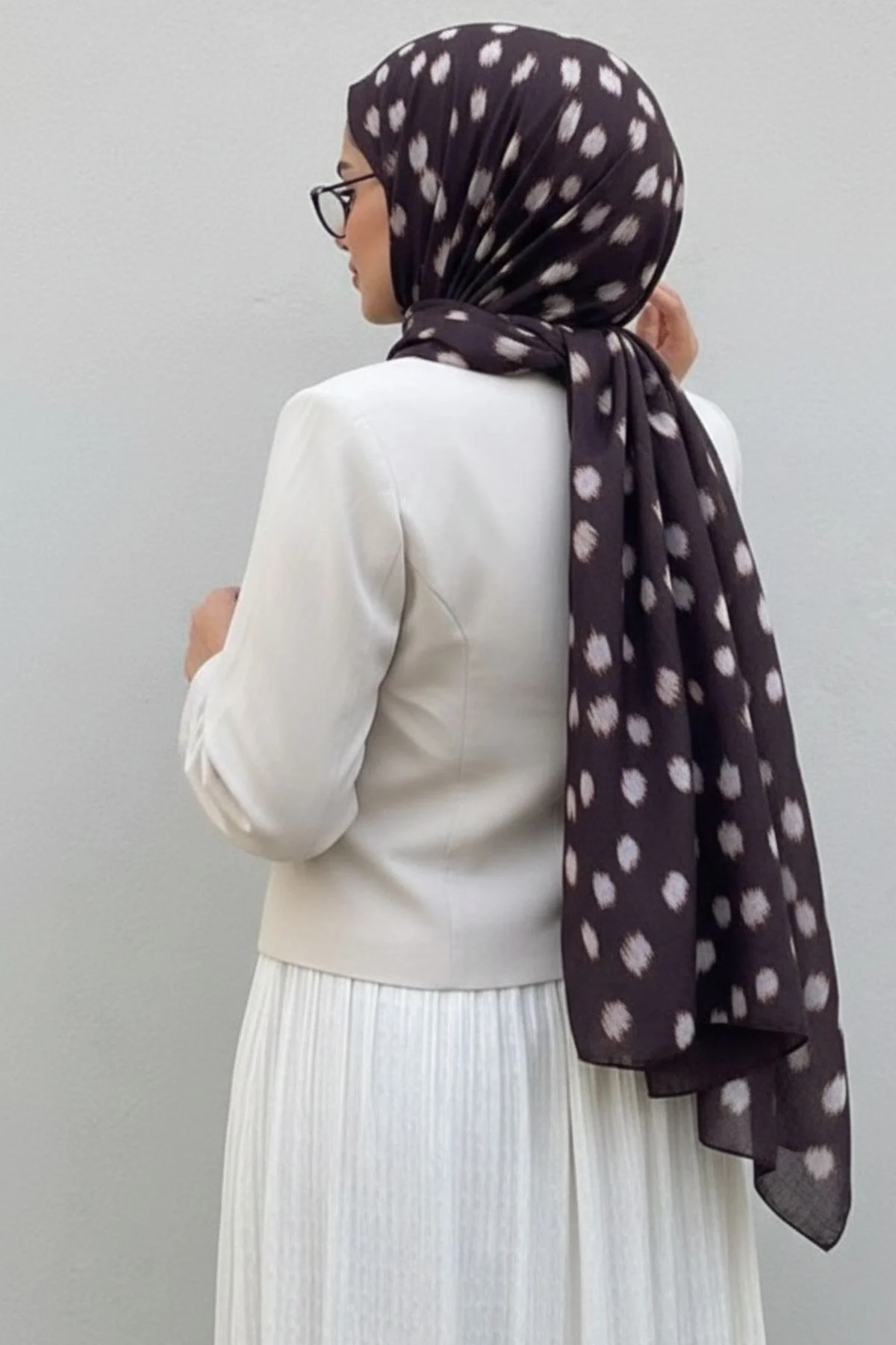 Kadın Kahverengi İkat Puantiye Desenli Pamuklu Soft Dokulu Mevsimlik Tesettür Şal