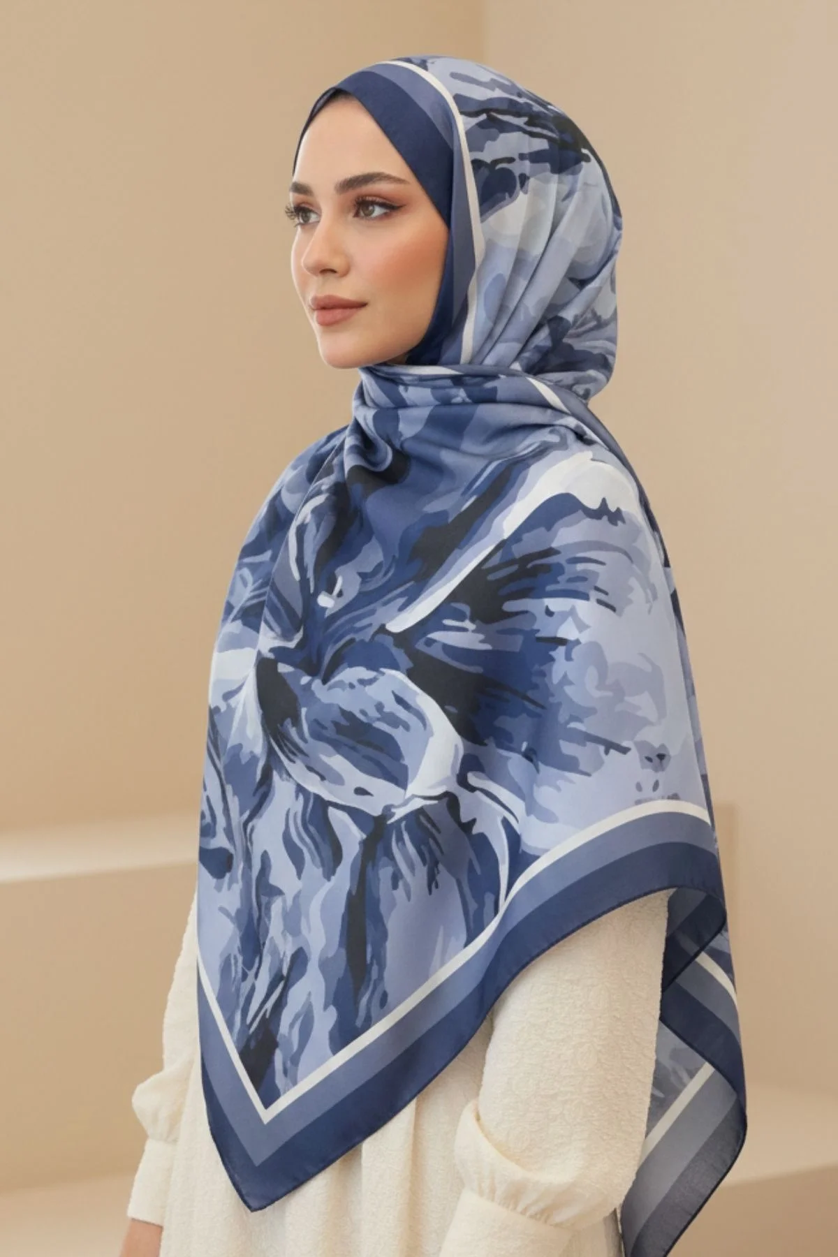 Kadın Lacivert Çerçeveli Büyük Çiçek Desenli Pamuklu Soft Dokulu Mevsimlik Şal