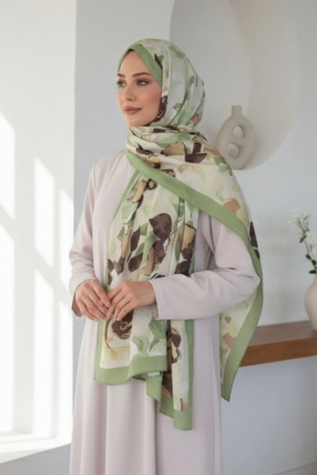 Kadın Yeşil Çerçeveli Büyük Çiçek Desenli Pamuklu Soft Dokulu Mevsimlik Şal