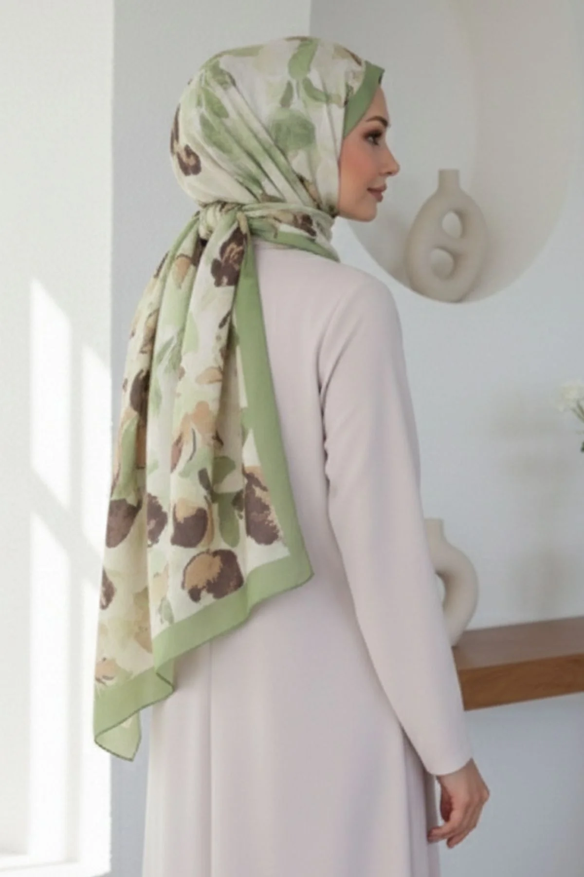 Kadın Yeşil Çerçeveli Büyük Çiçek Desenli Pamuklu Soft Dokulu Mevsimlik Şal