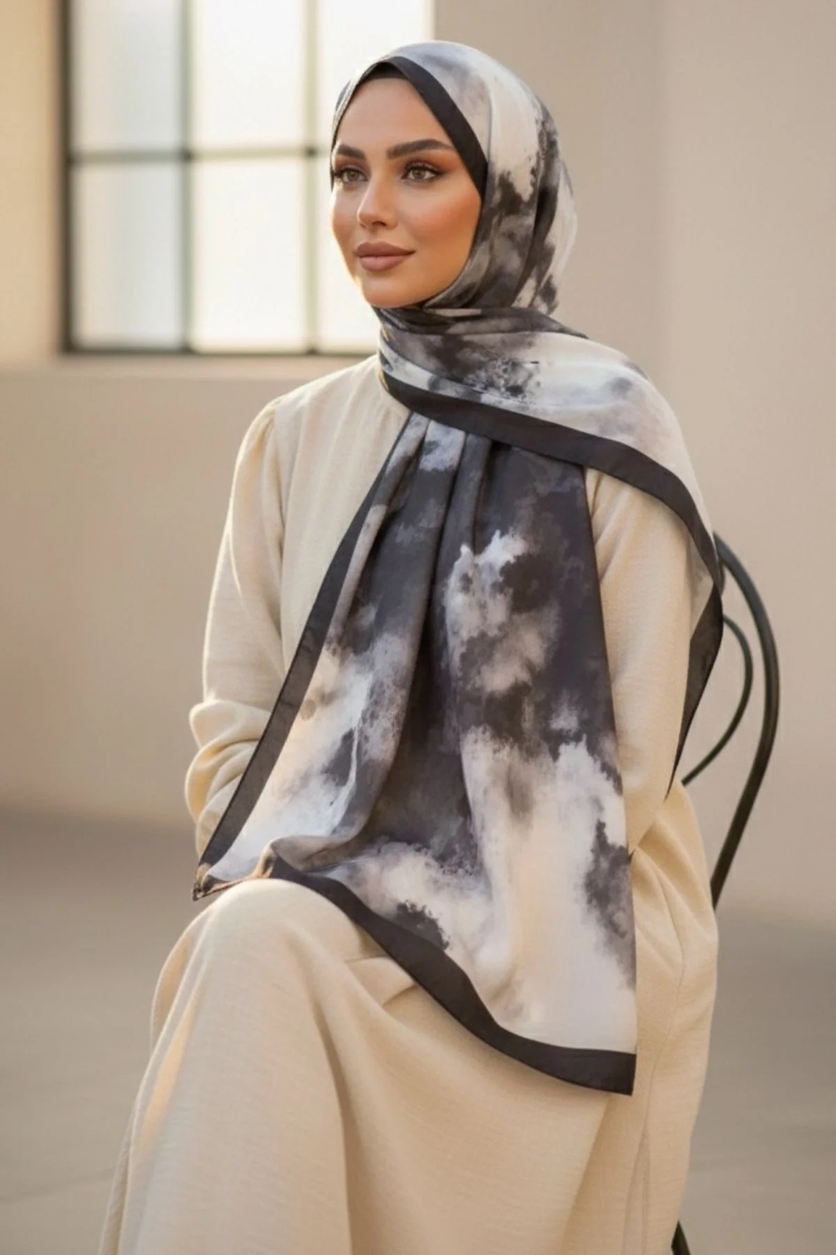 Kadın Siyah Krem Ebruli Desenli Çerçeveli Pamuklu Soft Dokulu Mevsimlik Şal