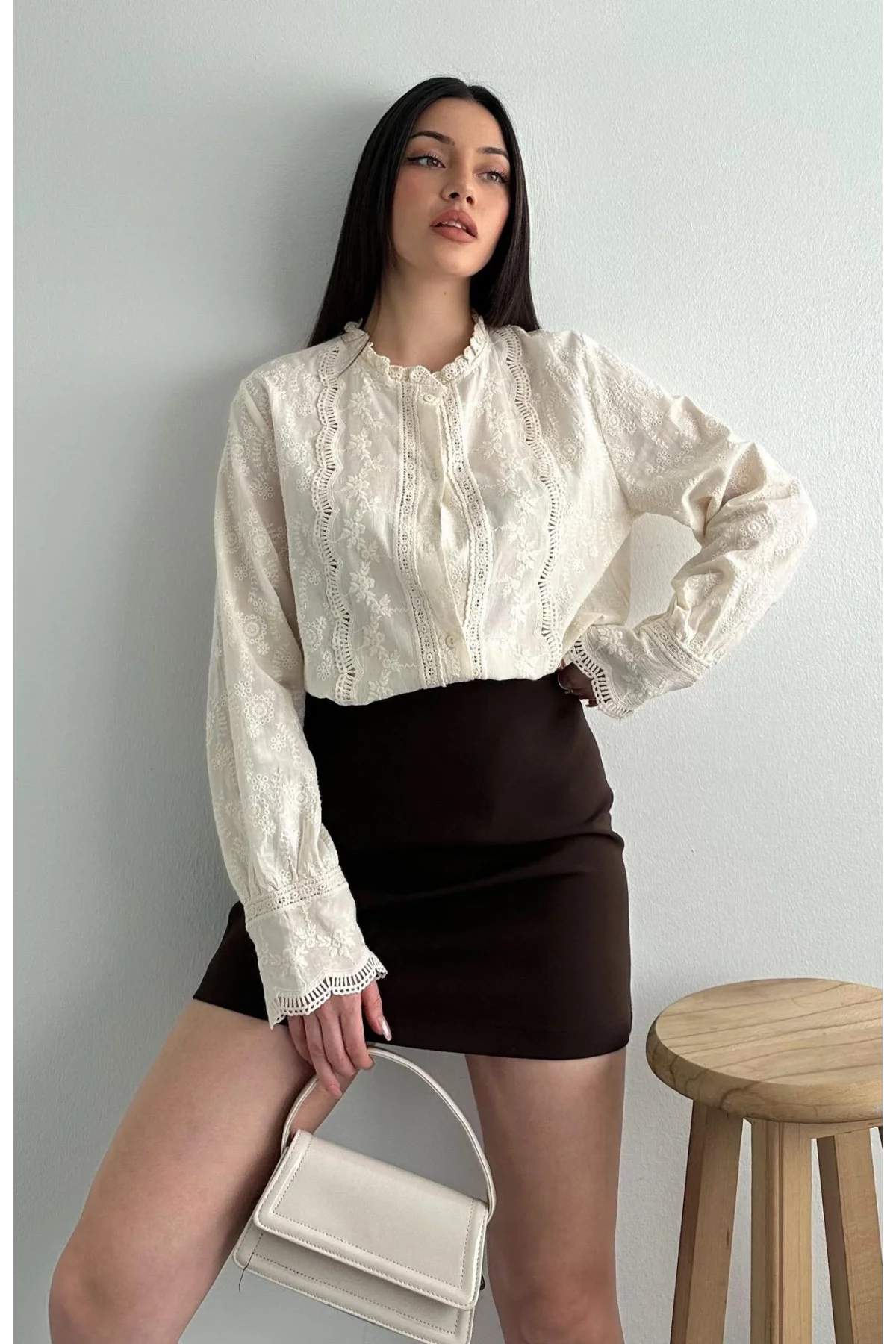 Kadın Bej Fisto İşlemeli Dantel Garnili Hakim Yaka Pamuklu Pinterest Gömlek Bluz