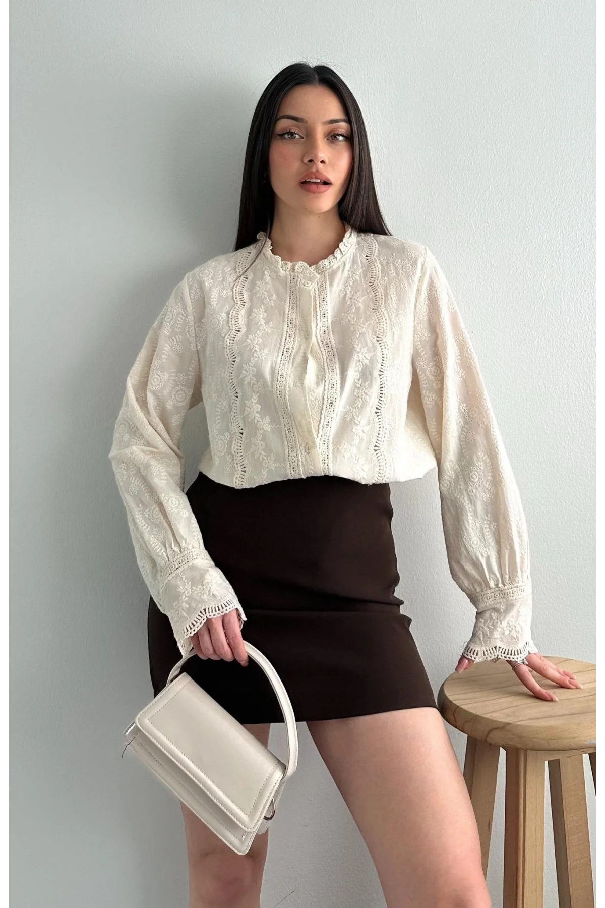 Kadın Bej Fisto İşlemeli Dantel Garnili Hakim Yaka Pamuklu Pinterest Gömlek Bluz