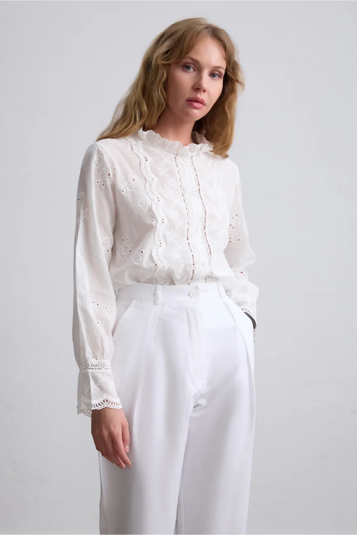 Kadın Beyaz Fisto İşlemeli Dantel Garnili Hakim Yaka Pamuklu Pinterest Gömlek Bluz