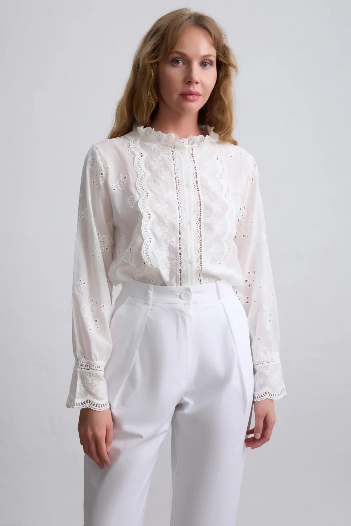 Kadın Beyaz Fisto İşlemeli Dantel Garnili Hakim Yaka Pamuklu Pinterest Gömlek Bluz