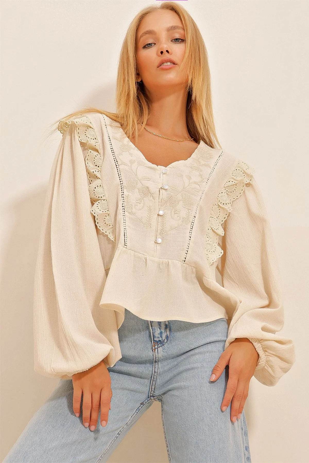 Kadın Bej V Yaka Fisto İşlemeli Nakışlı Volanlı Peplum Keten Pinterest Bluz