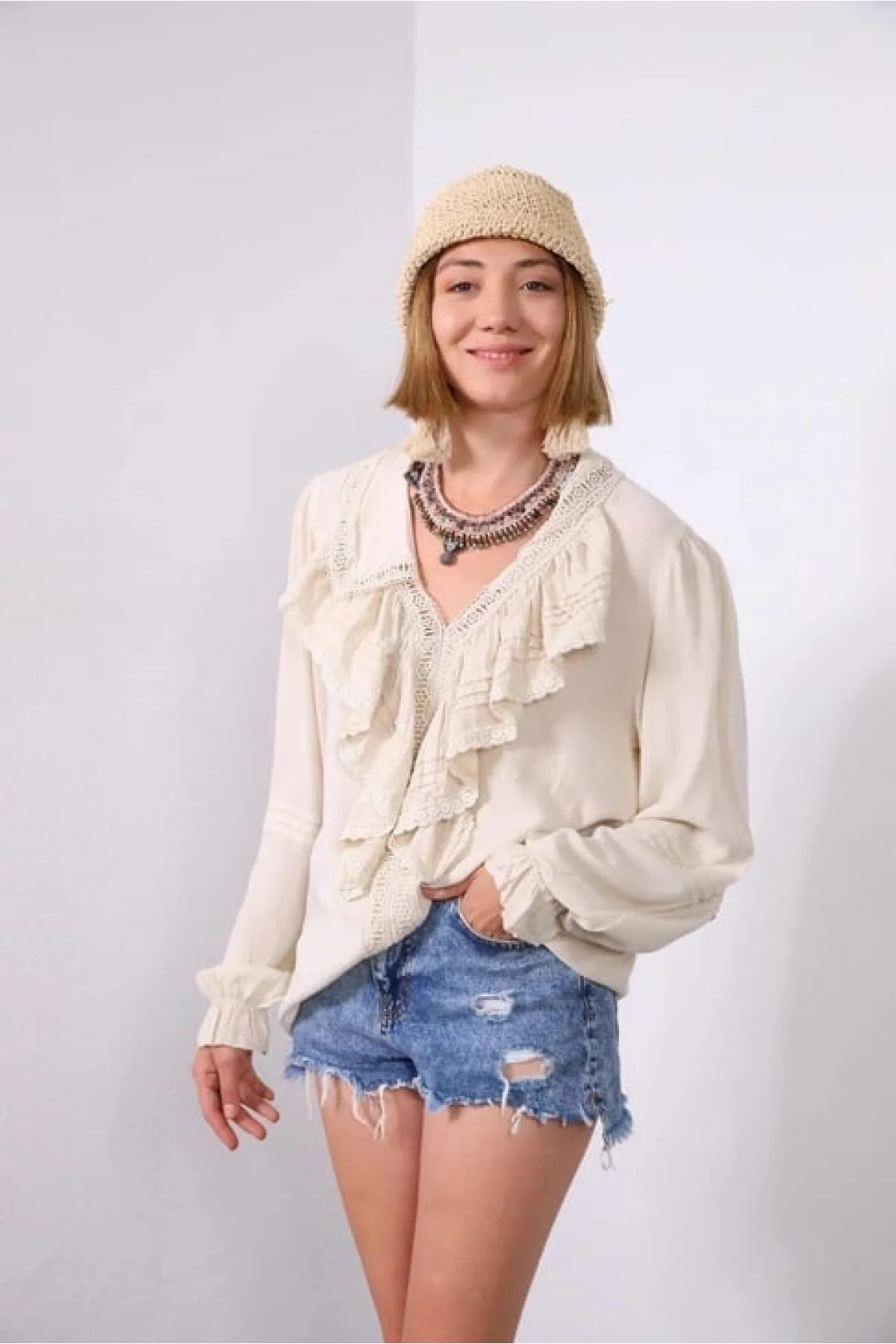 Kadın Ekru V Yaka Fırfırlı Dantel Güpür Detaylı Balon Kol Vintage Romantik Bluz