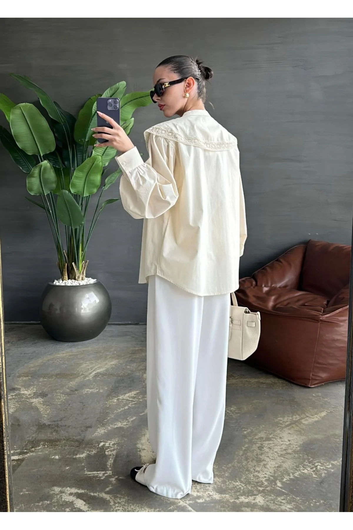 Kadın Ekru Geniş Dantel Yakalı Balon Kol Düğmeli Pamuklu Vintage Gömlek