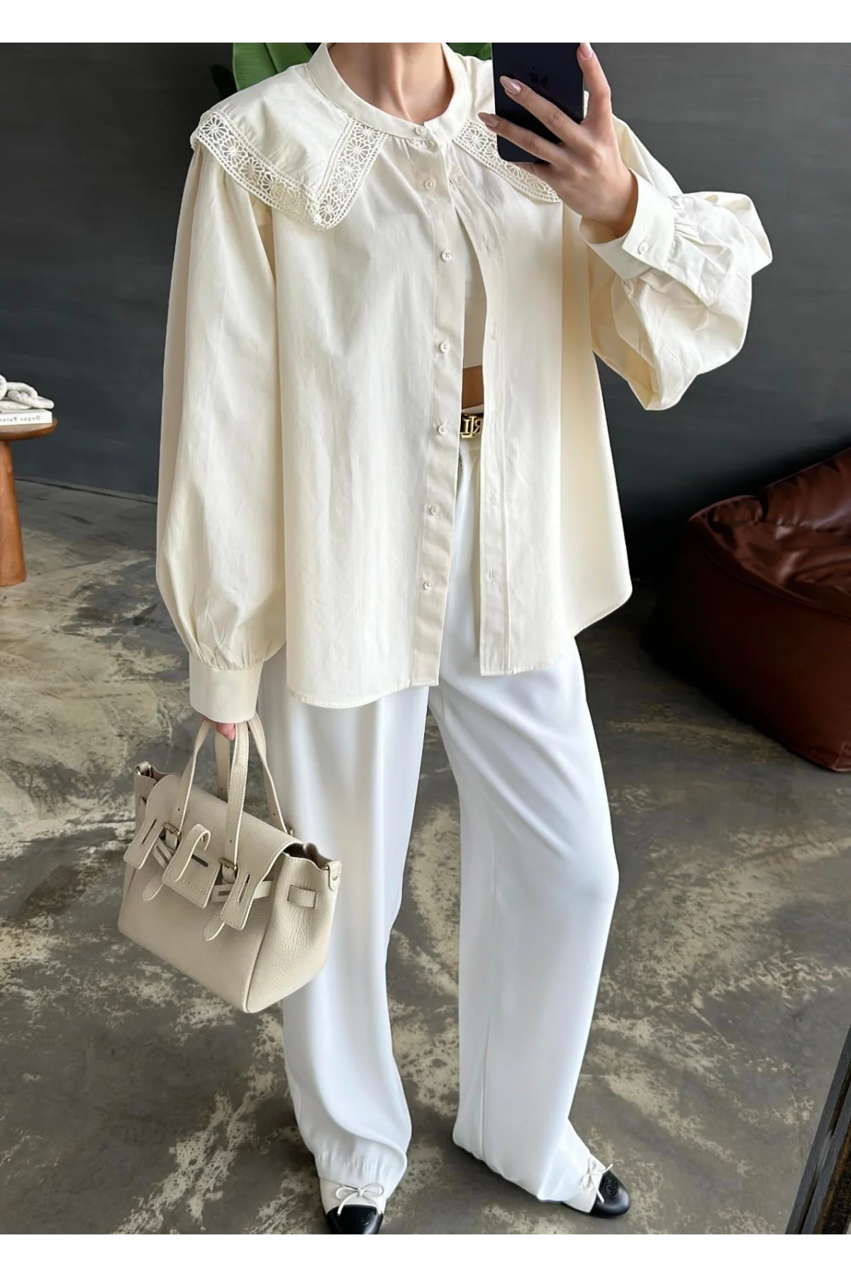 Kadın Ekru Geniş Dantel Yakalı Balon Kol Düğmeli Pamuklu Vintage Gömlek