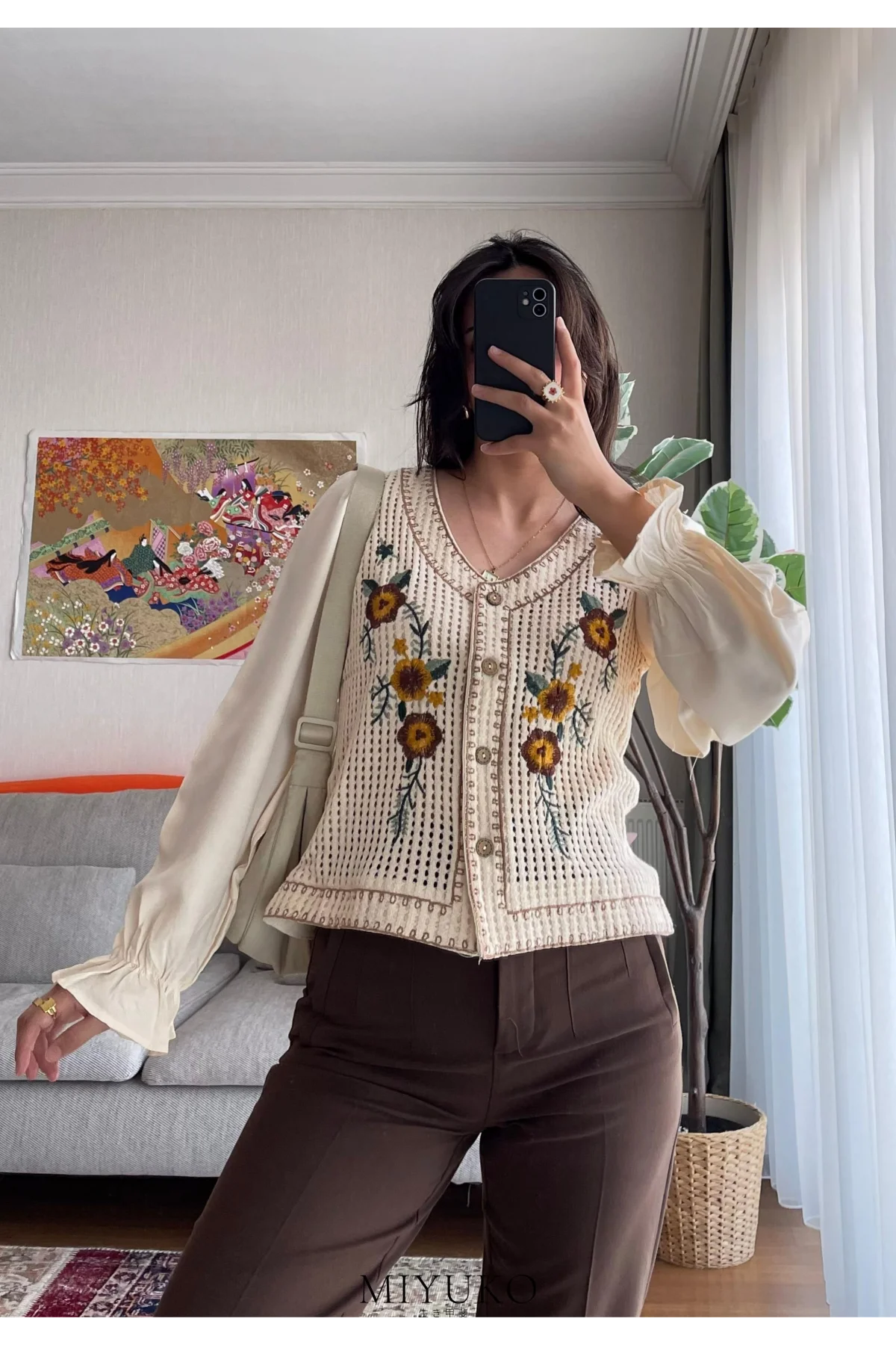 Kadın Ekru Çiçek Nakışlı Ajurlu Örgü Gövdeli Balon Kol Düğmeli Bohem Bluz