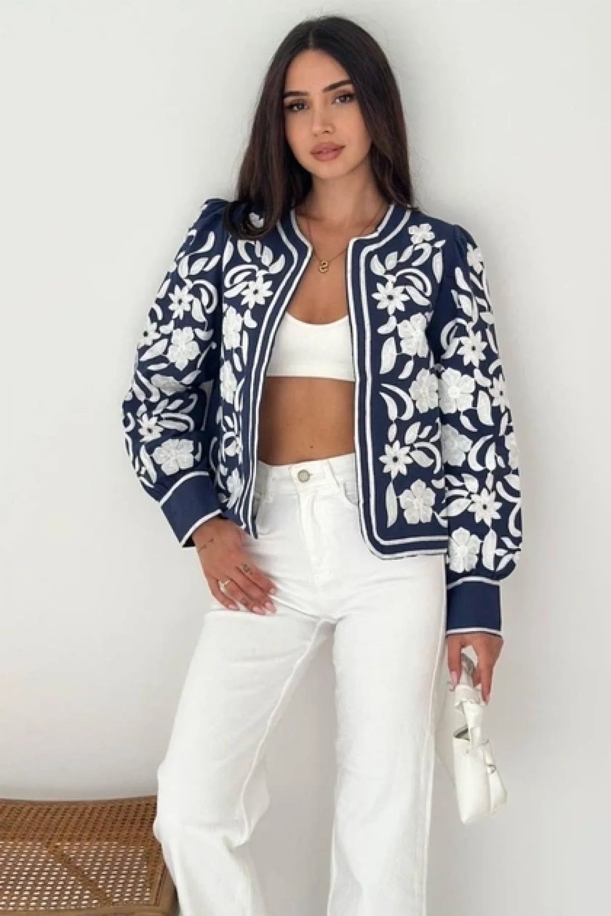 Kadın Lacivert Beyaz Çiçek Nakış İşlemeli Biyeli Keten Mevsimlik Ceket