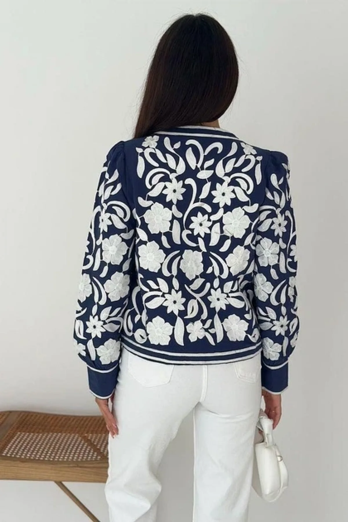 Kadın Lacivert Beyaz Çiçek Nakış İşlemeli Biyeli Keten Mevsimlik Ceket