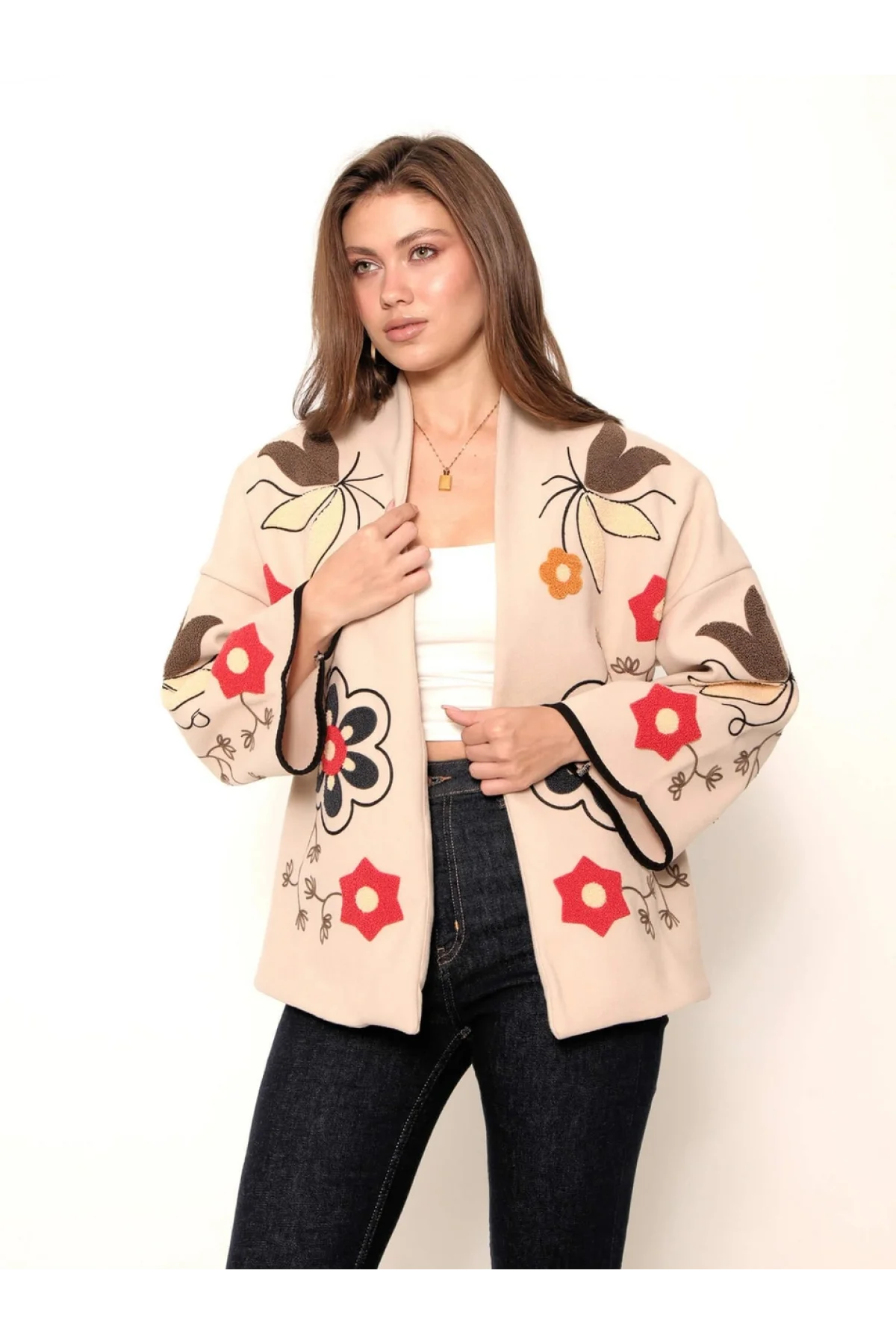 Kadın Bej Renkli Çiçek Nakışlı Biyeli Kimono Kol Kaşe Kumaş Kısa Kaban Ceket