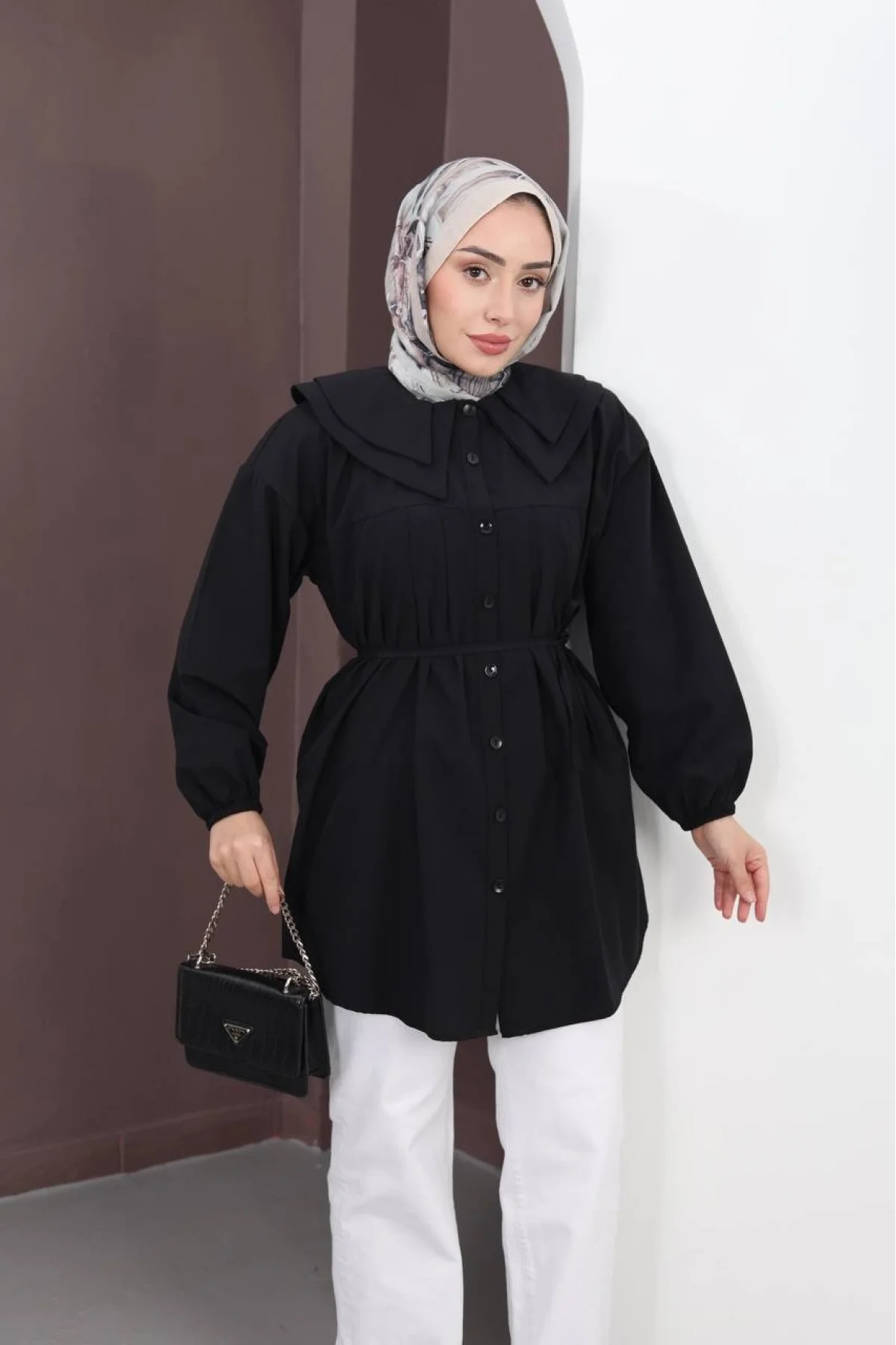 Kadın Siyah Geniş Çift Yakalı Pileli Kuşaklı Dokuma Kumaş Uzun Tunik Gömlek