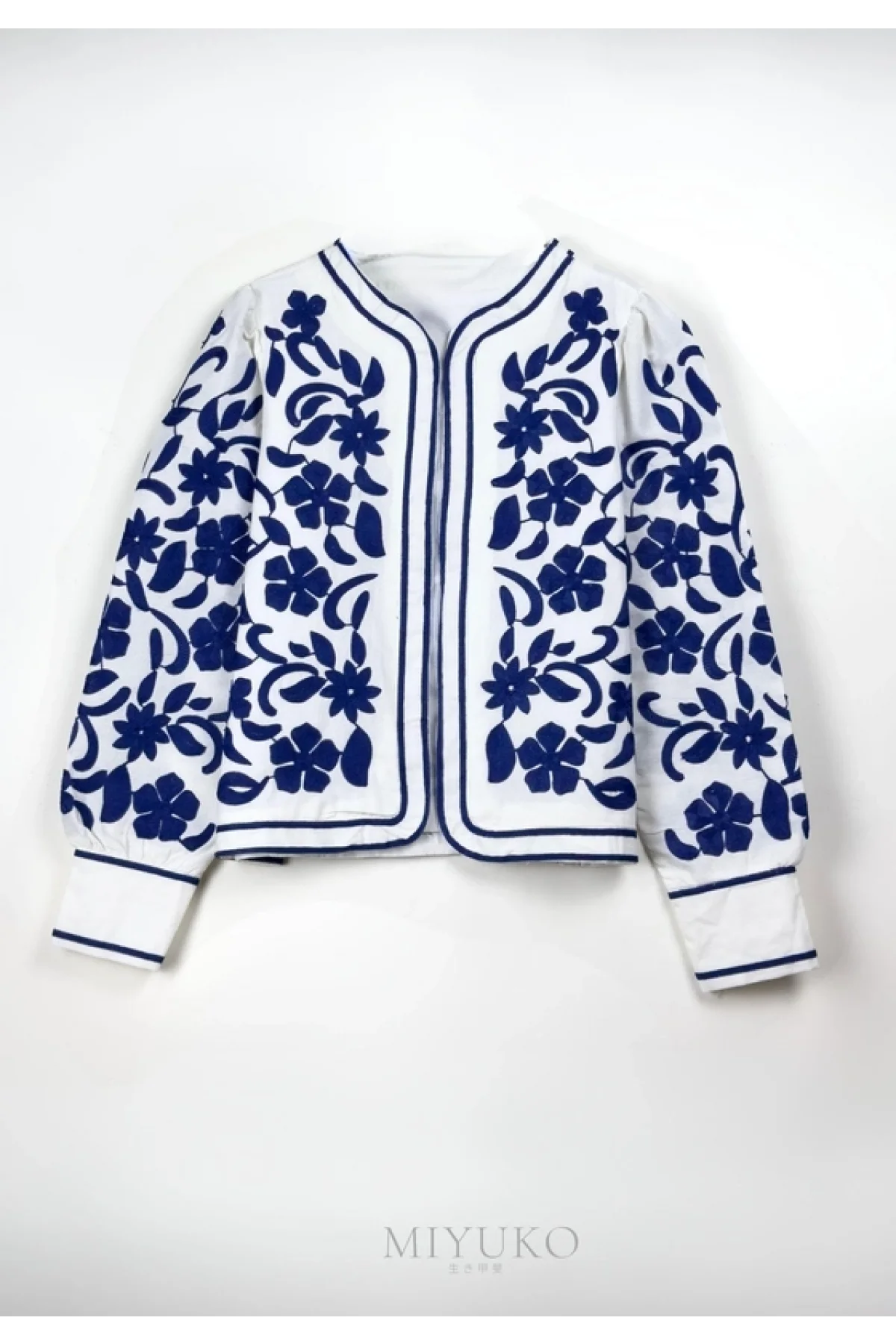 Kadın Ekru Lacivert Çiçek Nakış İşlemeli Biyeli Keten Mevsimlik Ceket