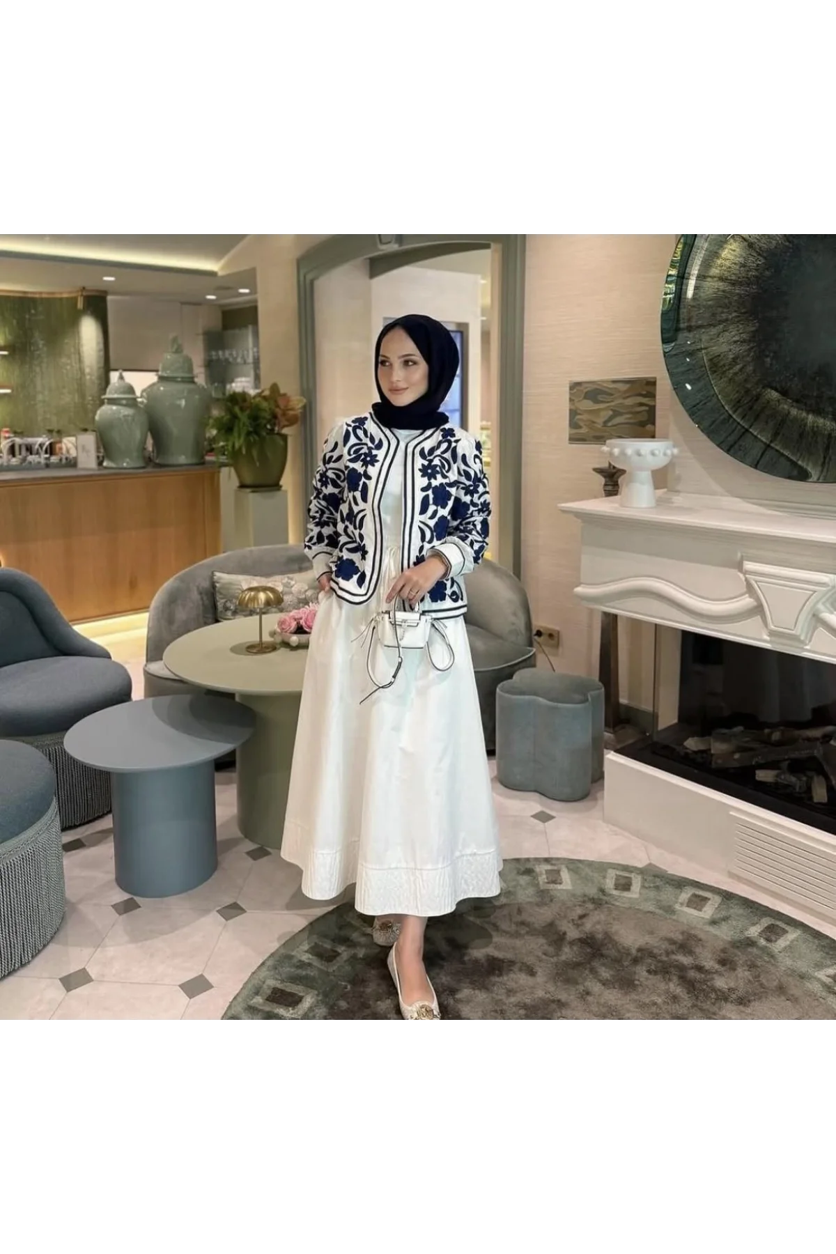 Kadın Ekru Lacivert Çiçek Nakış İşlemeli Biyeli Keten Mevsimlik Ceket