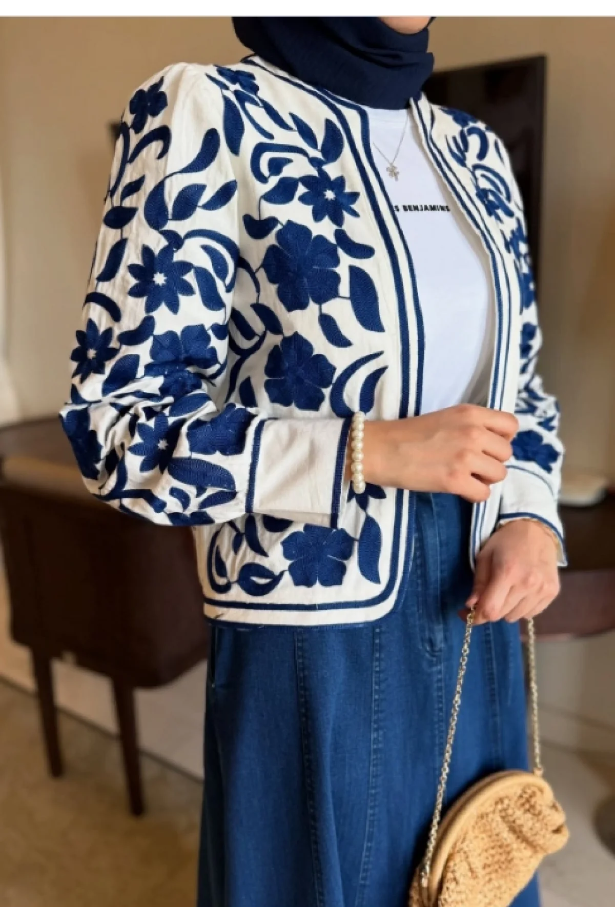 Kadın Ekru Lacivert Çiçek Nakış İşlemeli Biyeli Keten Mevsimlik Ceket