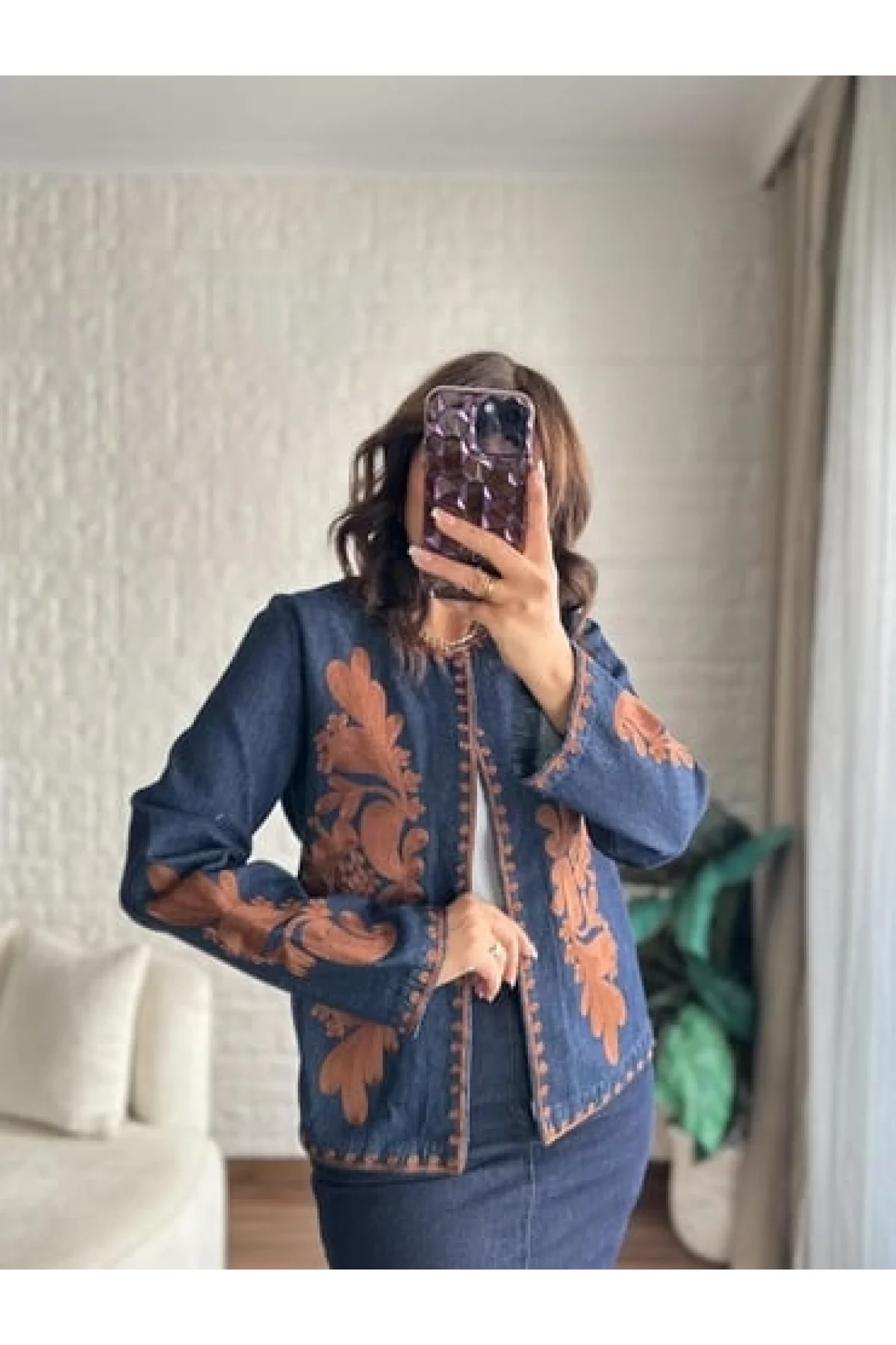 Kadın Lacivert Kahverengi Nakış İşlemeli Yakasız Mevsimlik Denim Kot Ceket