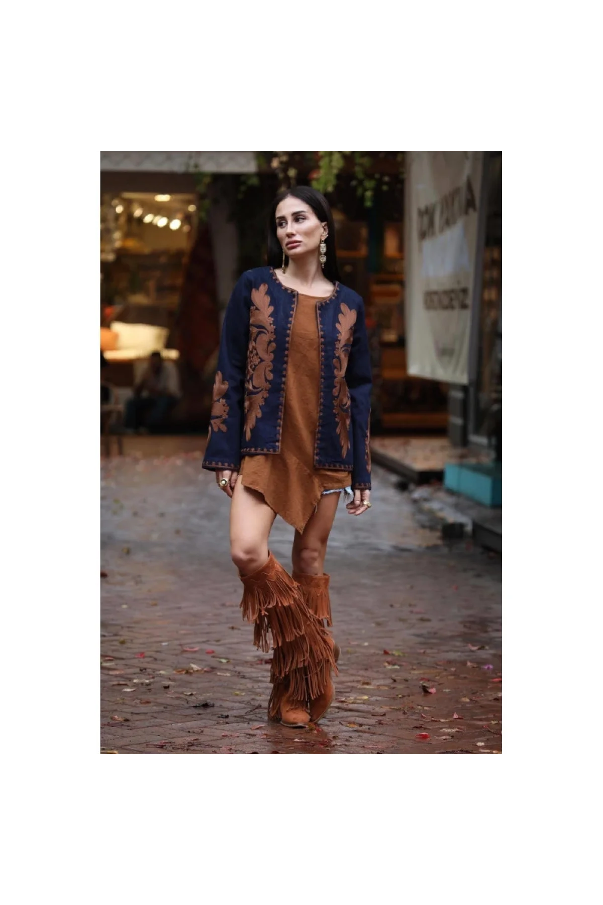 Kadın Lacivert Kahverengi Nakış İşlemeli Yakasız Mevsimlik Denim Kot Ceket