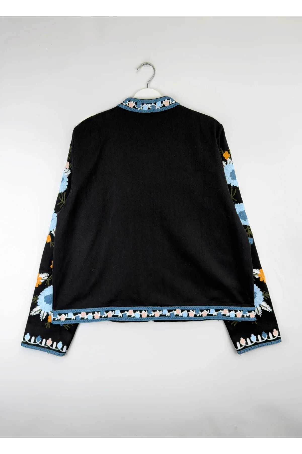 Kadın Siyah Renkli Çiçek Nakış İşlemeli Yakasız Mevsimlik Denim Pinterest Ceket