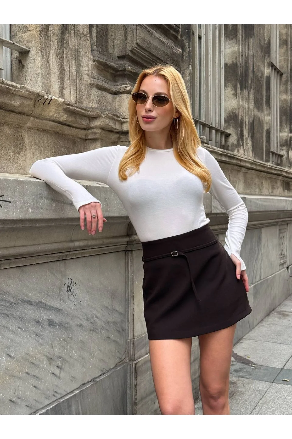 Kadın Acı Kahve Metal Toka Detaylı Yüksek Bel Dokuma Kumaş Mini Etek