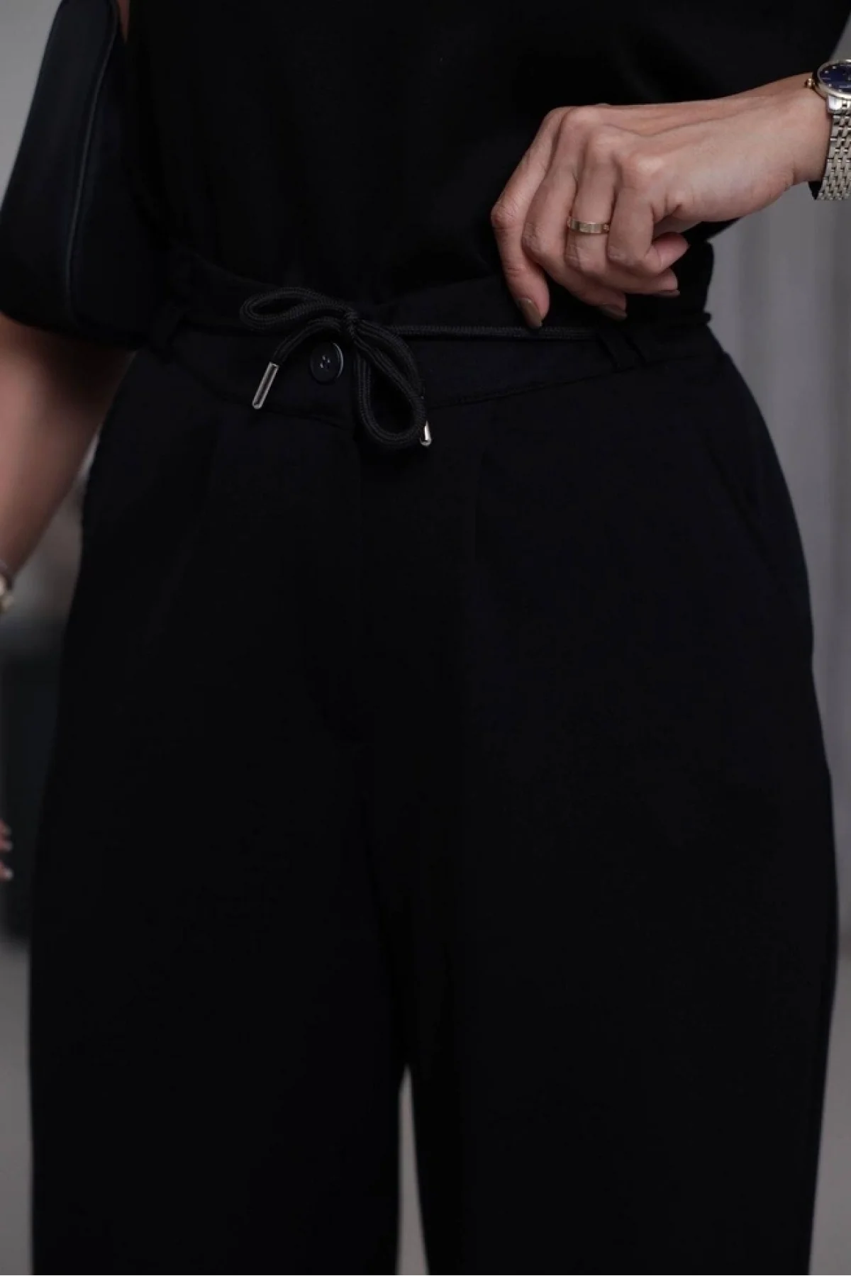 Kadın Siyah Yüksek Bel Bağlamalı Bol Paça Dökümlü Yumuşak Modal Kumaş Pantolon