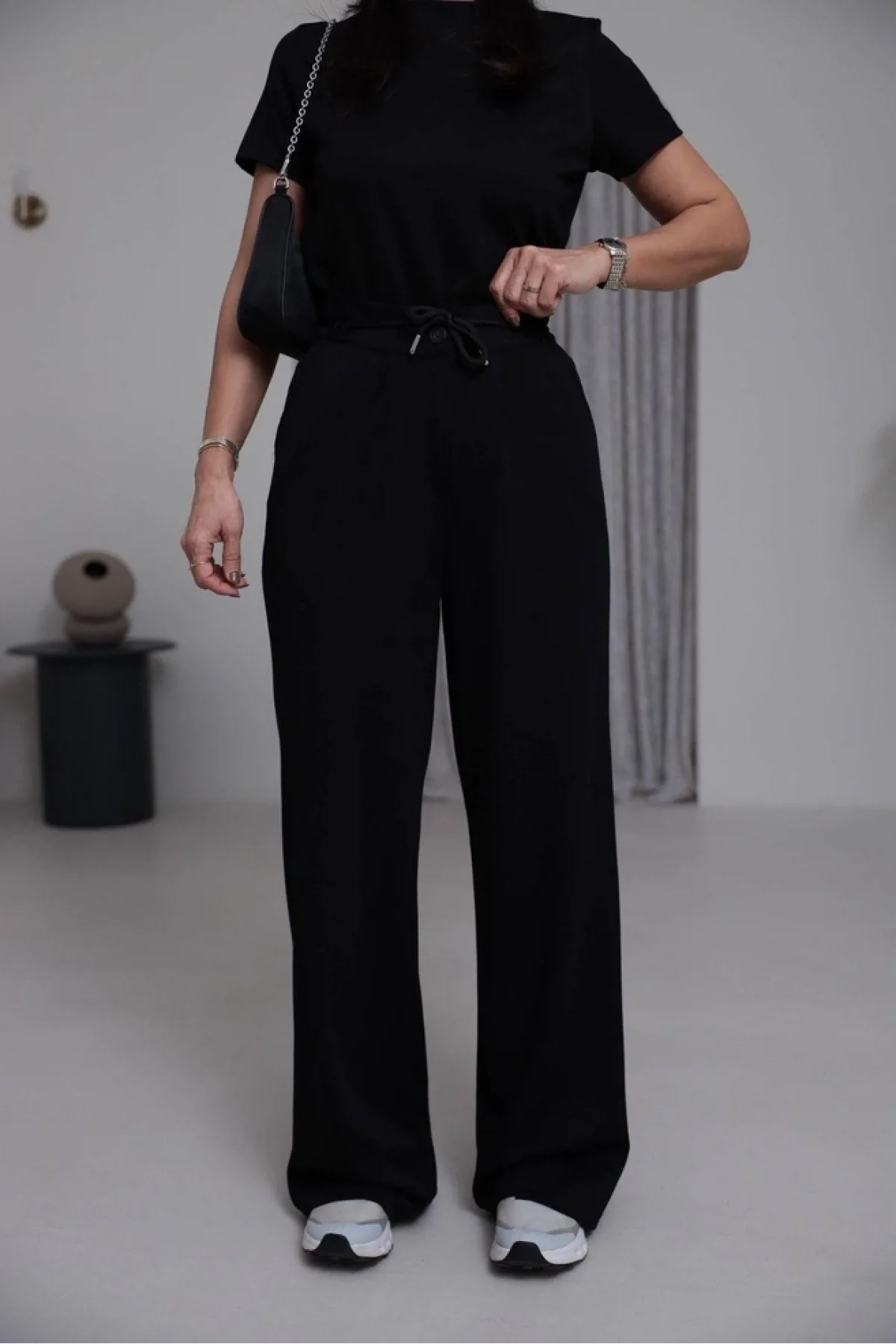 Kadın Siyah Yüksek Bel Bağlamalı Bol Paça Dökümlü Yumuşak Modal Kumaş Pantolon