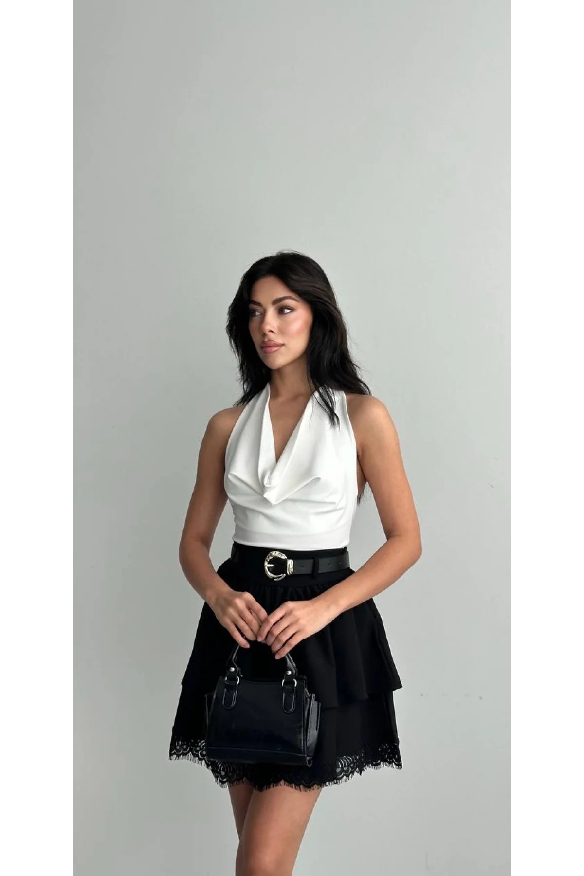 Kadın Siyah Dantel Uçlu Katlı Volanlı Yüksek Bel Dokuma Kumaş Mini Etek