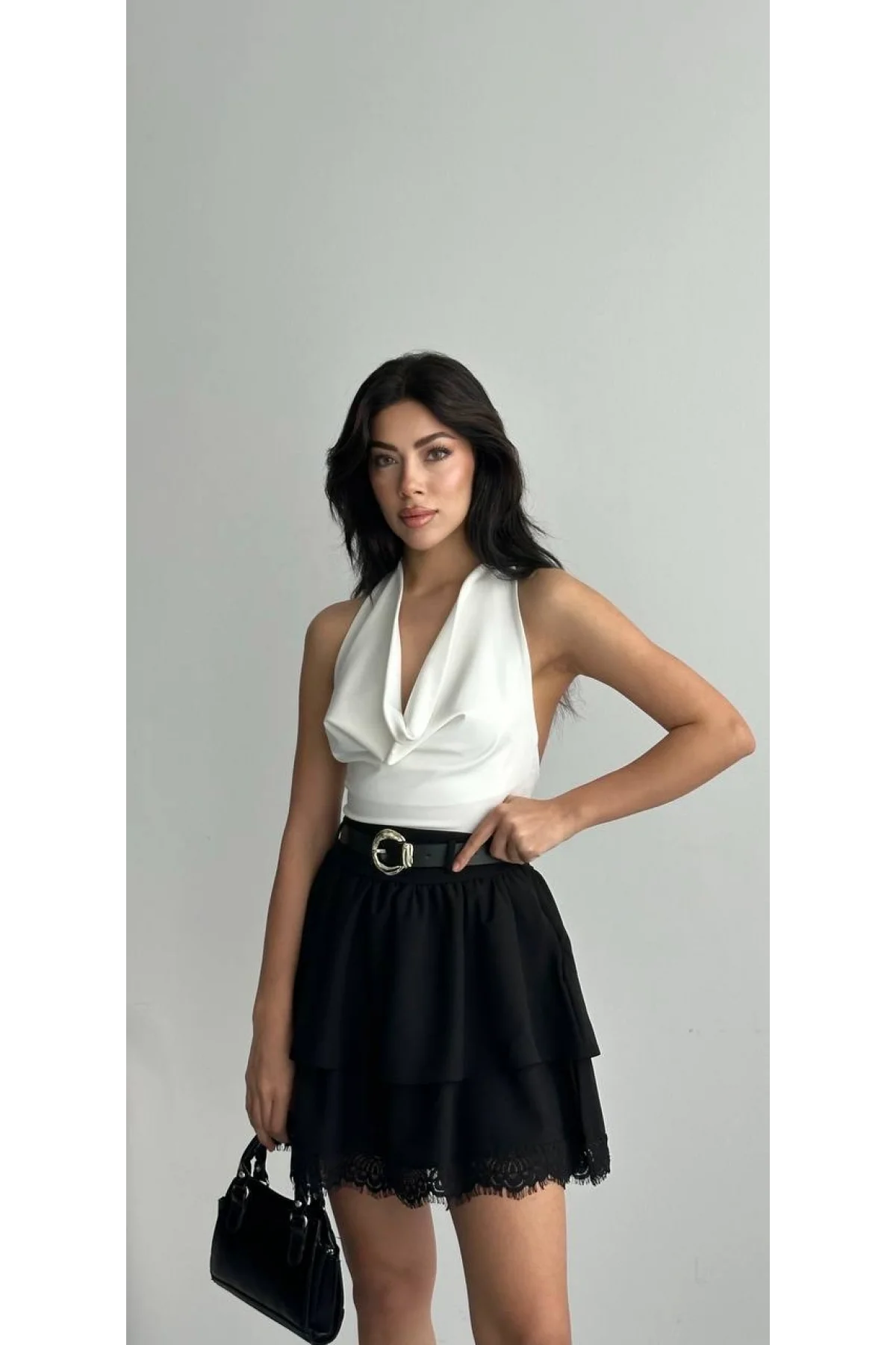 Kadın Siyah Dantel Uçlu Katlı Volanlı Yüksek Bel Dokuma Kumaş Mini Etek