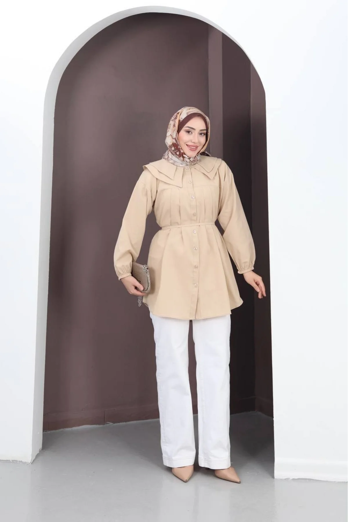 Kadın Bej Geniş Çift Yakalı Pileli Kuşaklı Dokuma Kumaş Uzun Tunik Gömlek