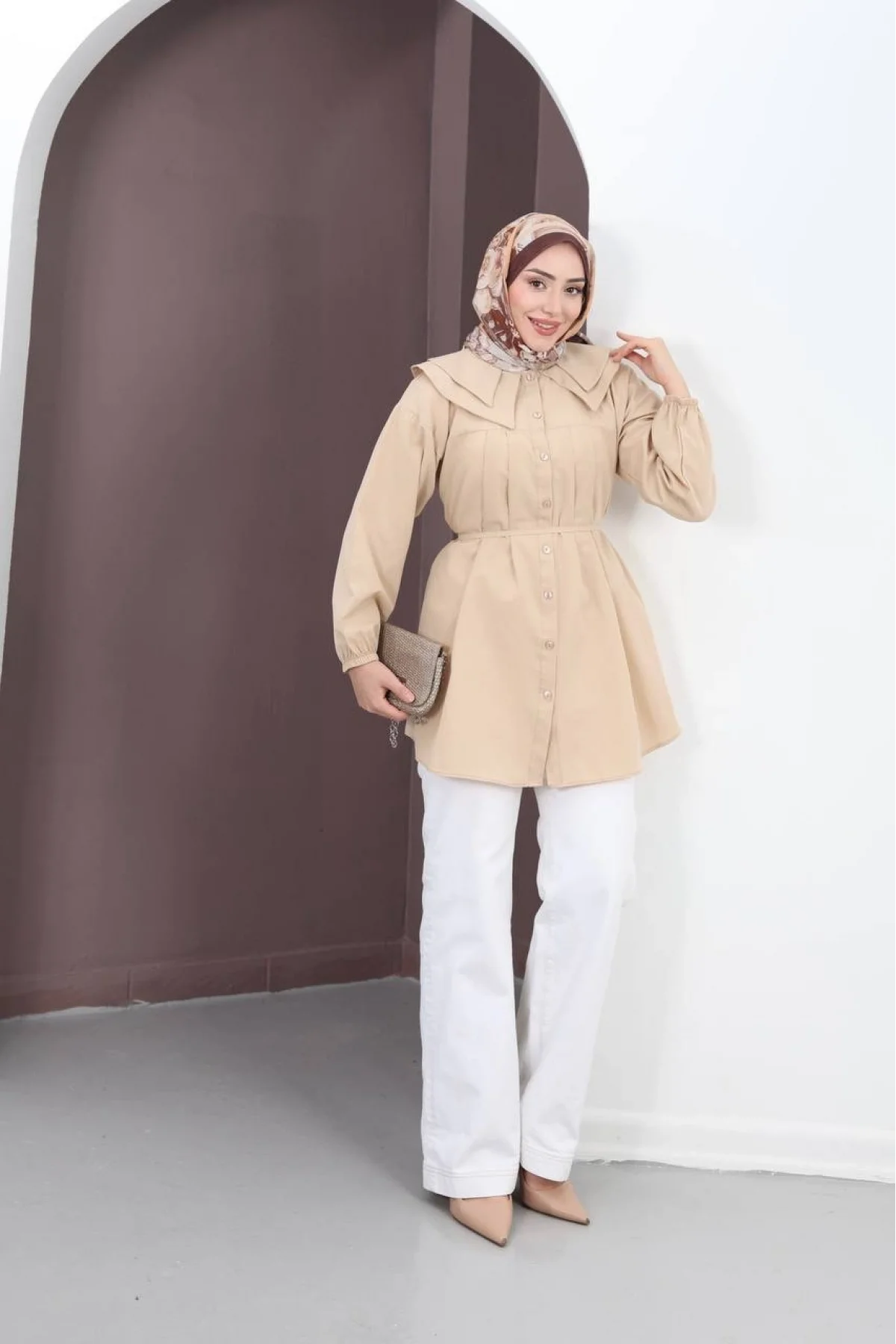 Kadın Bej Geniş Çift Yakalı Pileli Kuşaklı Dokuma Kumaş Uzun Tunik Gömlek