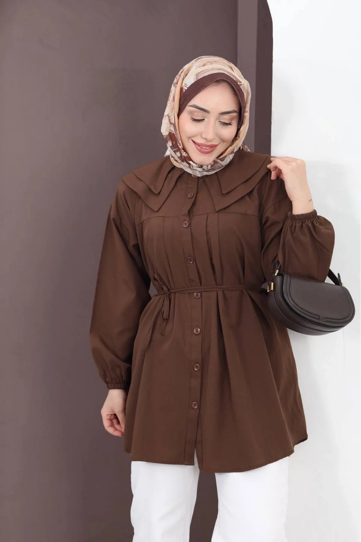 Kadın Kahverengi Geniş Çift Yakalı Pileli Kuşaklı Dokuma Kumaş Uzun Tunik Gömlek