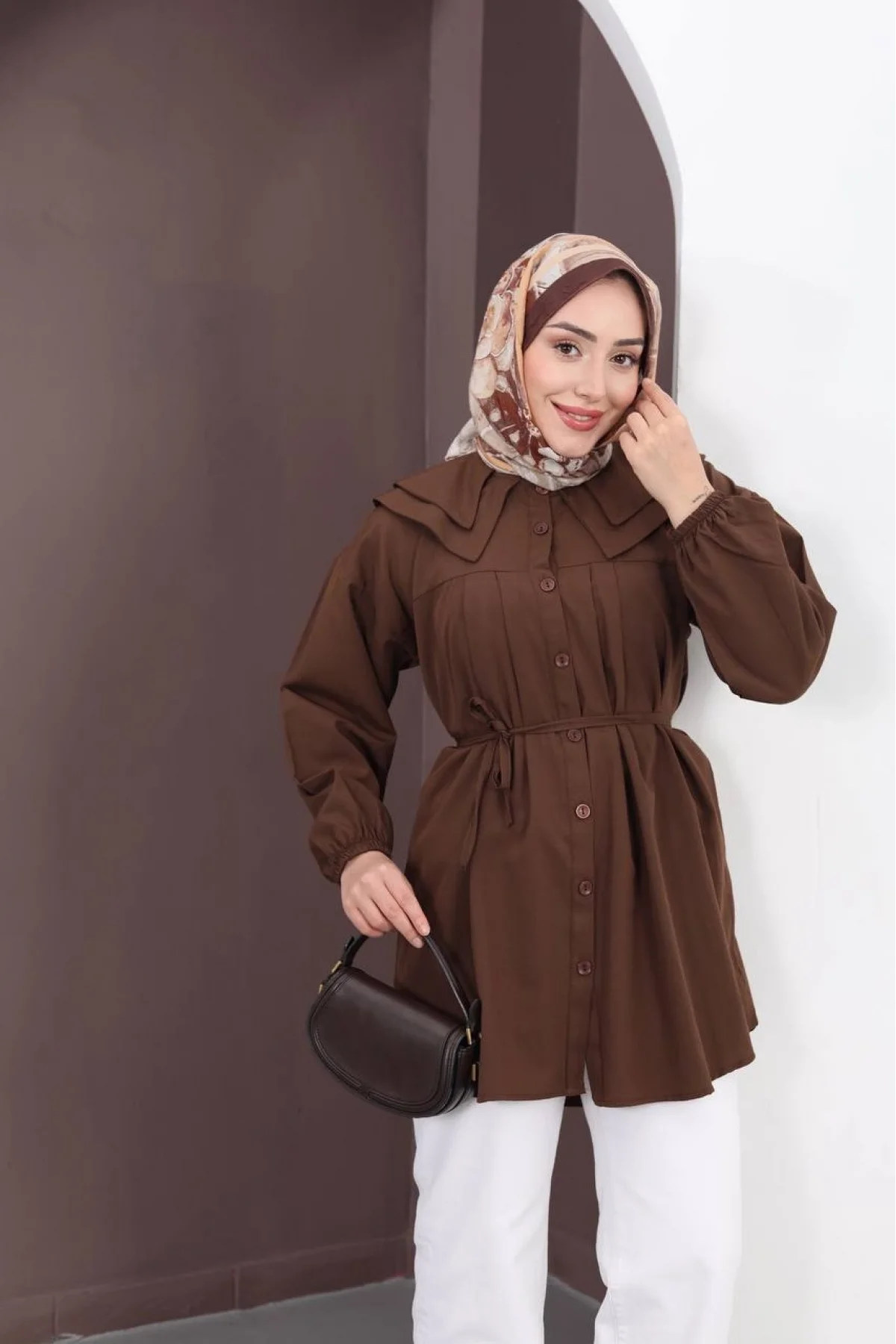 Kadın Kahverengi Geniş Çift Yakalı Pileli Kuşaklı Dokuma Kumaş Uzun Tunik Gömlek