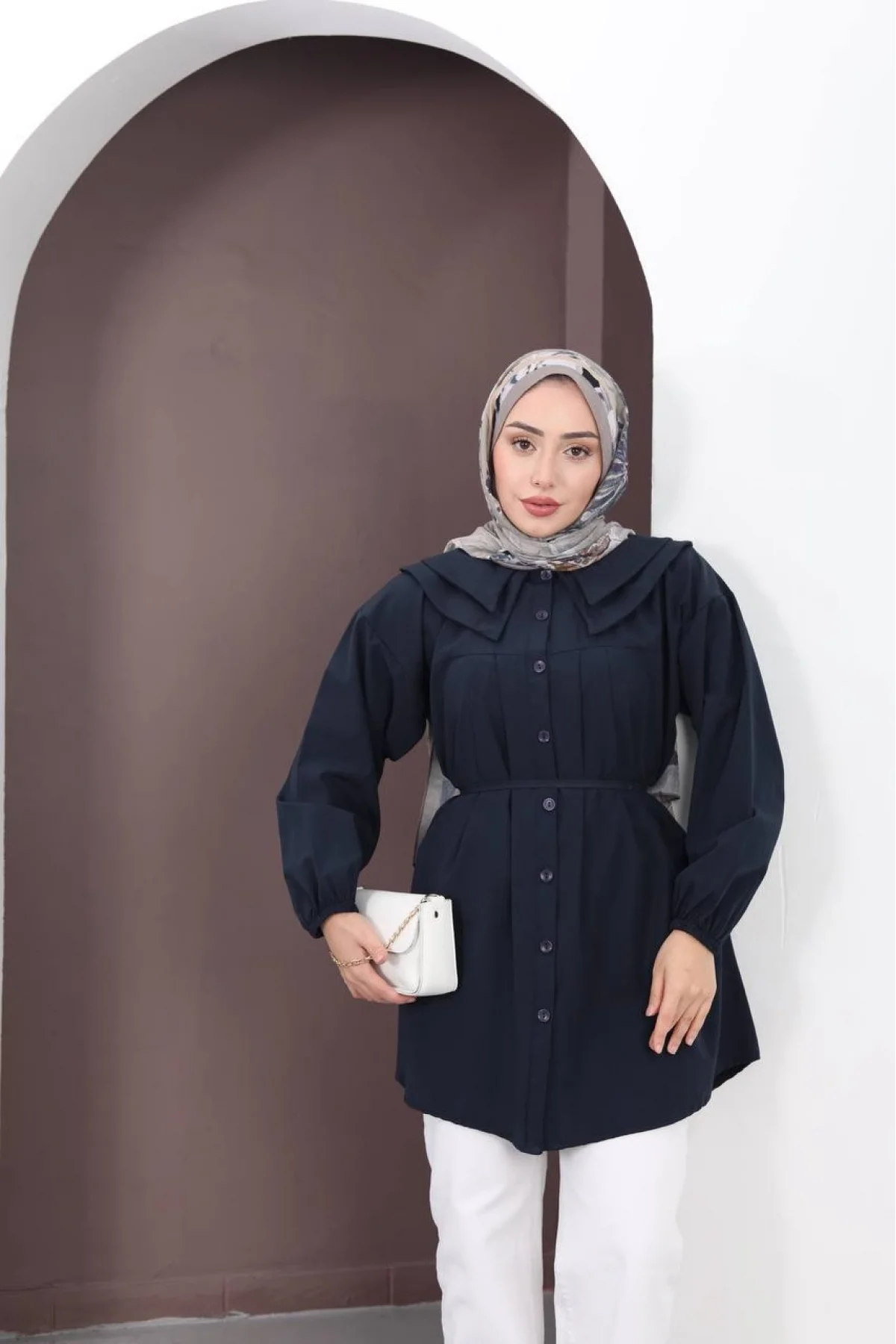 Kadın Siyah Geniş Çift Yakalı Pileli Kuşaklı Dokuma Kumaş Uzun Tunik Gömlek