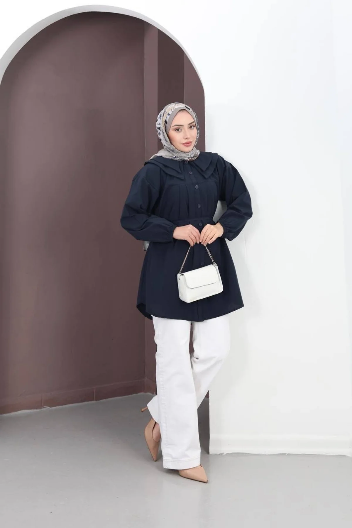 Kadın Siyah Geniş Çift Yakalı Pileli Kuşaklı Dokuma Kumaş Uzun Tunik Gömlek