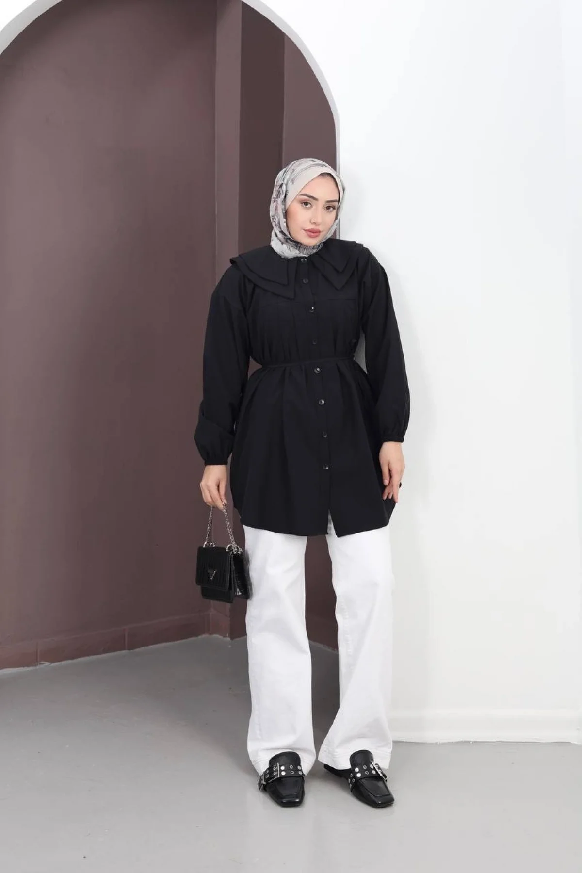 Kadın Siyah Geniş Çift Yakalı Pileli Kuşaklı Dokuma Kumaş Uzun Tunik Gömlek