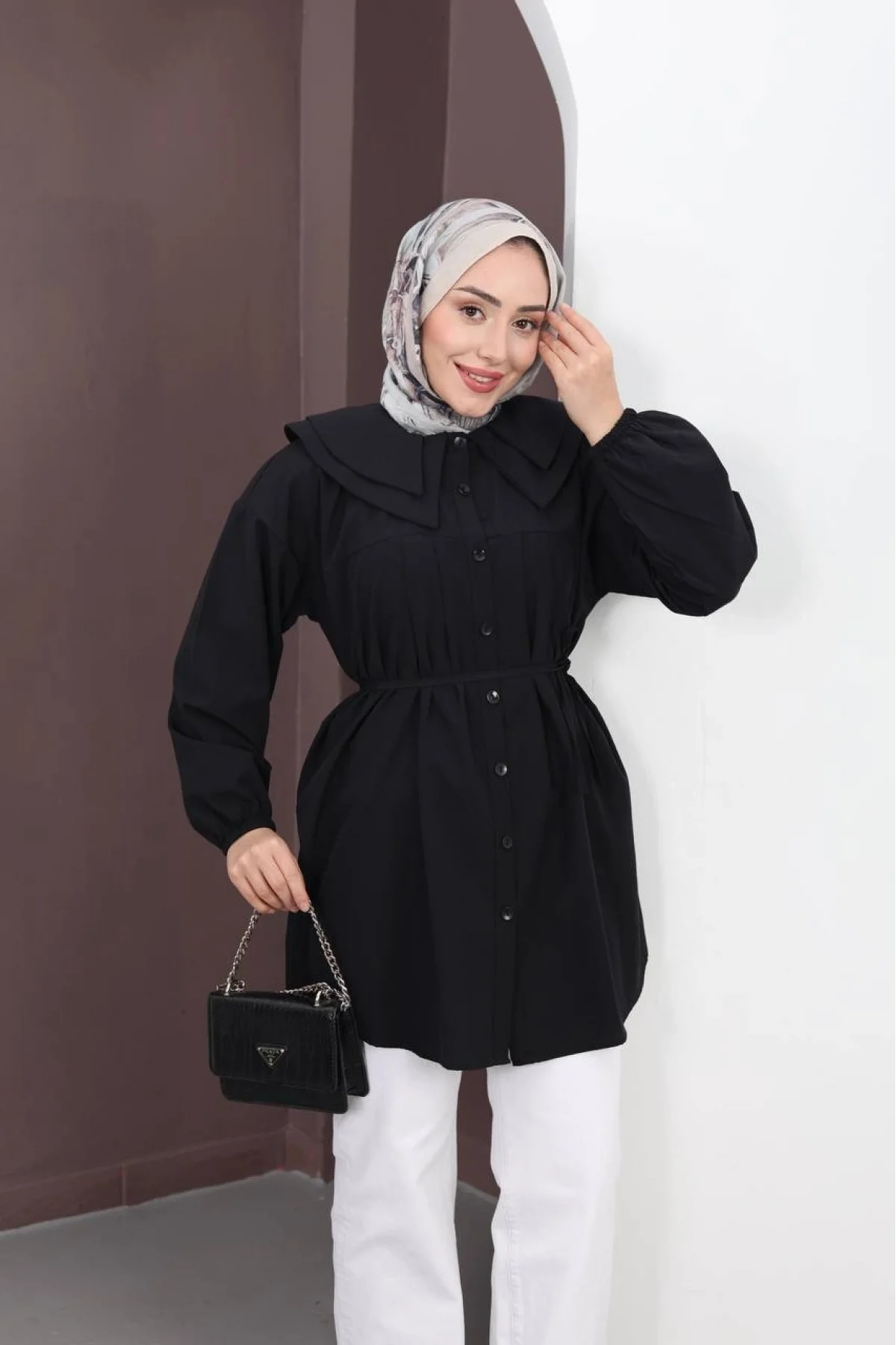 Kadın Siyah Geniş Çift Yakalı Pileli Kuşaklı Dokuma Kumaş Uzun Tunik Gömlek