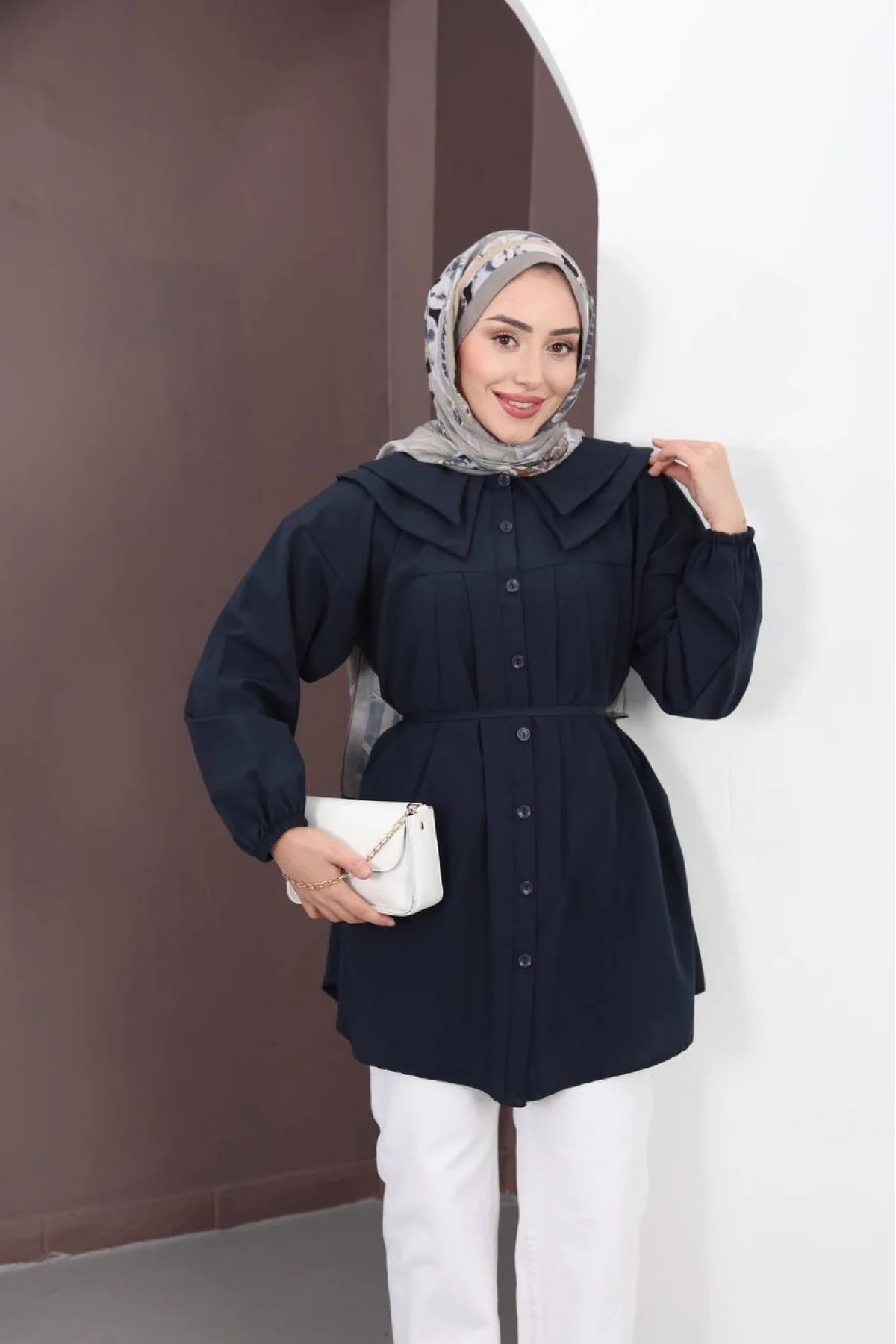 Kadın Siyah Geniş Çift Yakalı Pileli Kuşaklı Dokuma Kumaş Uzun Tunik Gömlek