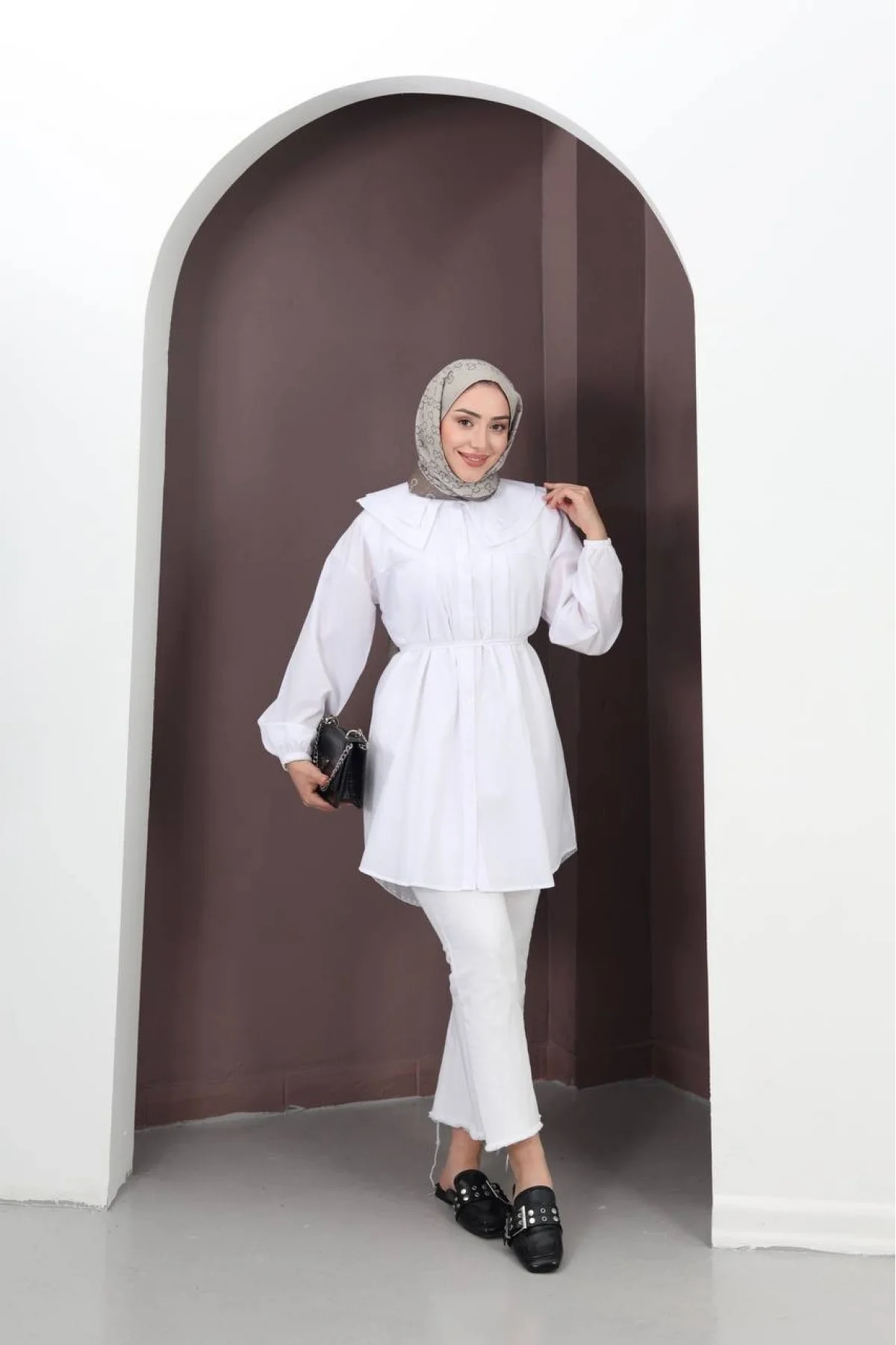 Kadın Beyaz Geniş Çift Yakalı Pileli Kuşaklı Dokuma Kumaş Uzun Tunik Gömlek