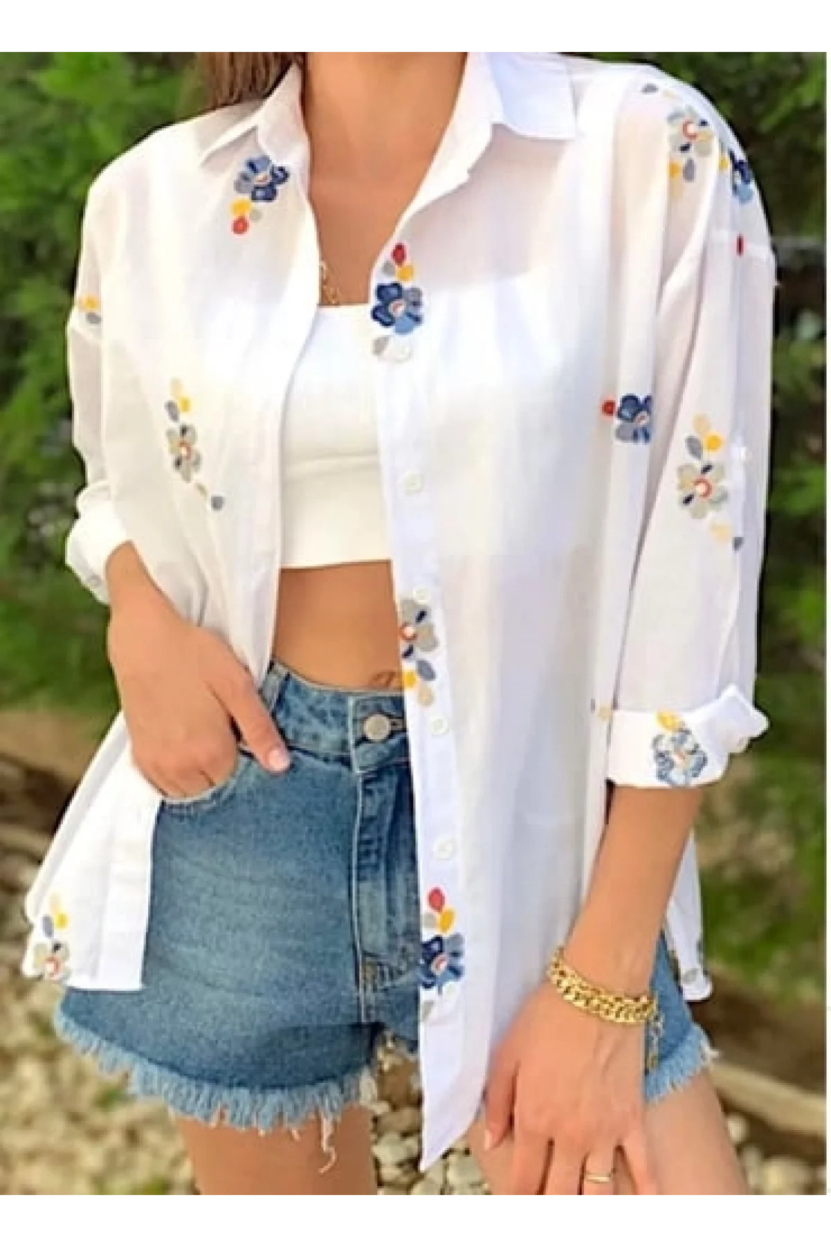 Kadın Beyaz Renkli Çiçek Nakışlı Oversize Pamuk Keten Gömlek