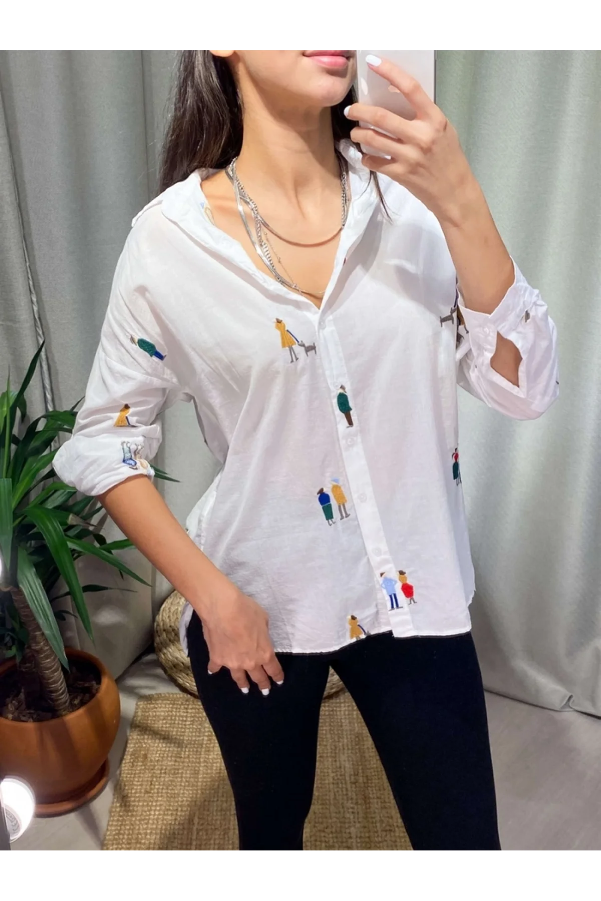 Kadın Beyaz Minyatür İnsan Figürlü Nakışlı Pamuk Keten Gömlek
