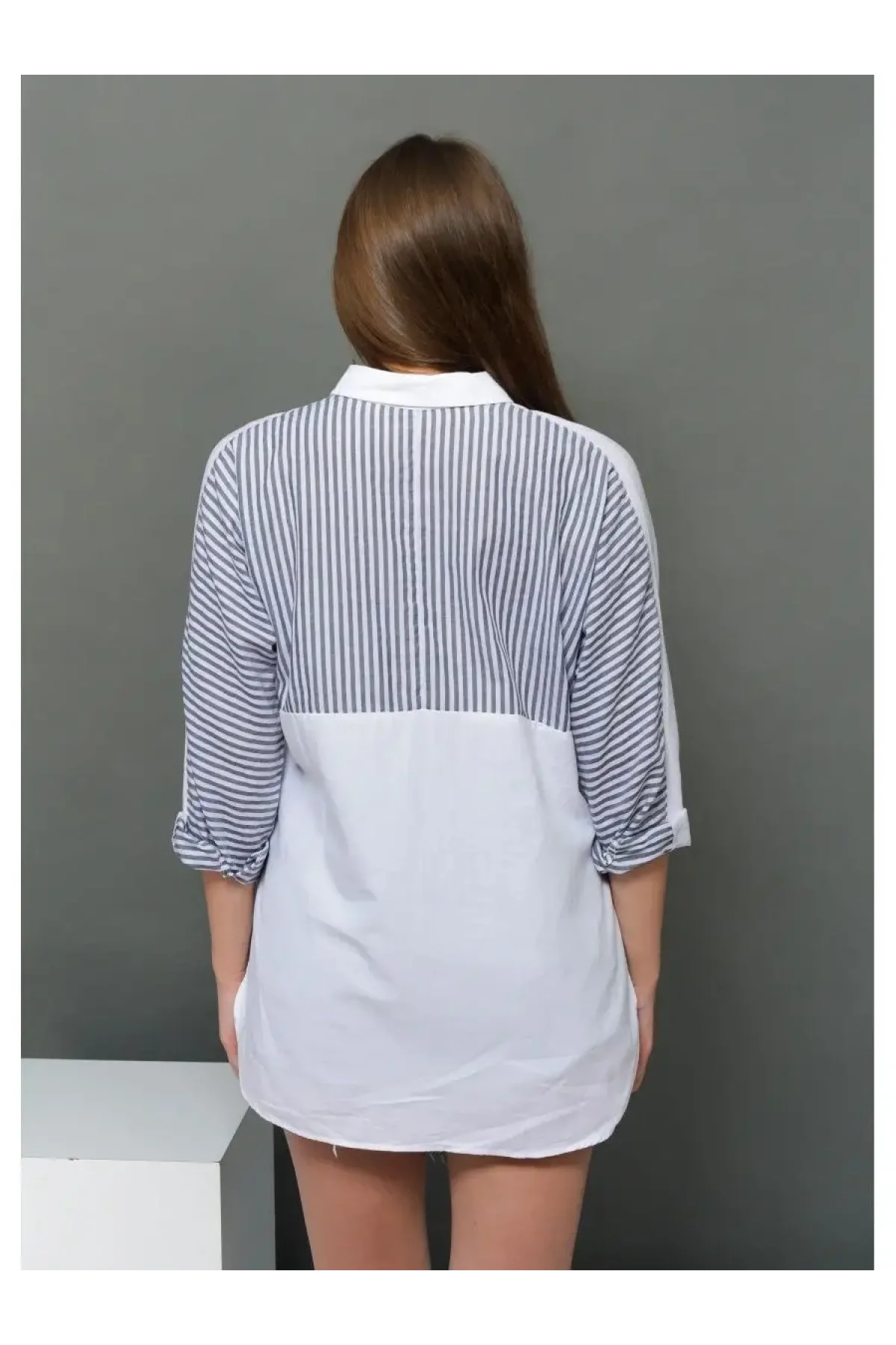Kadın Beyaz Mavi Çizgili Sırt ve Kol Detaylı Oversize Keten Gömlek