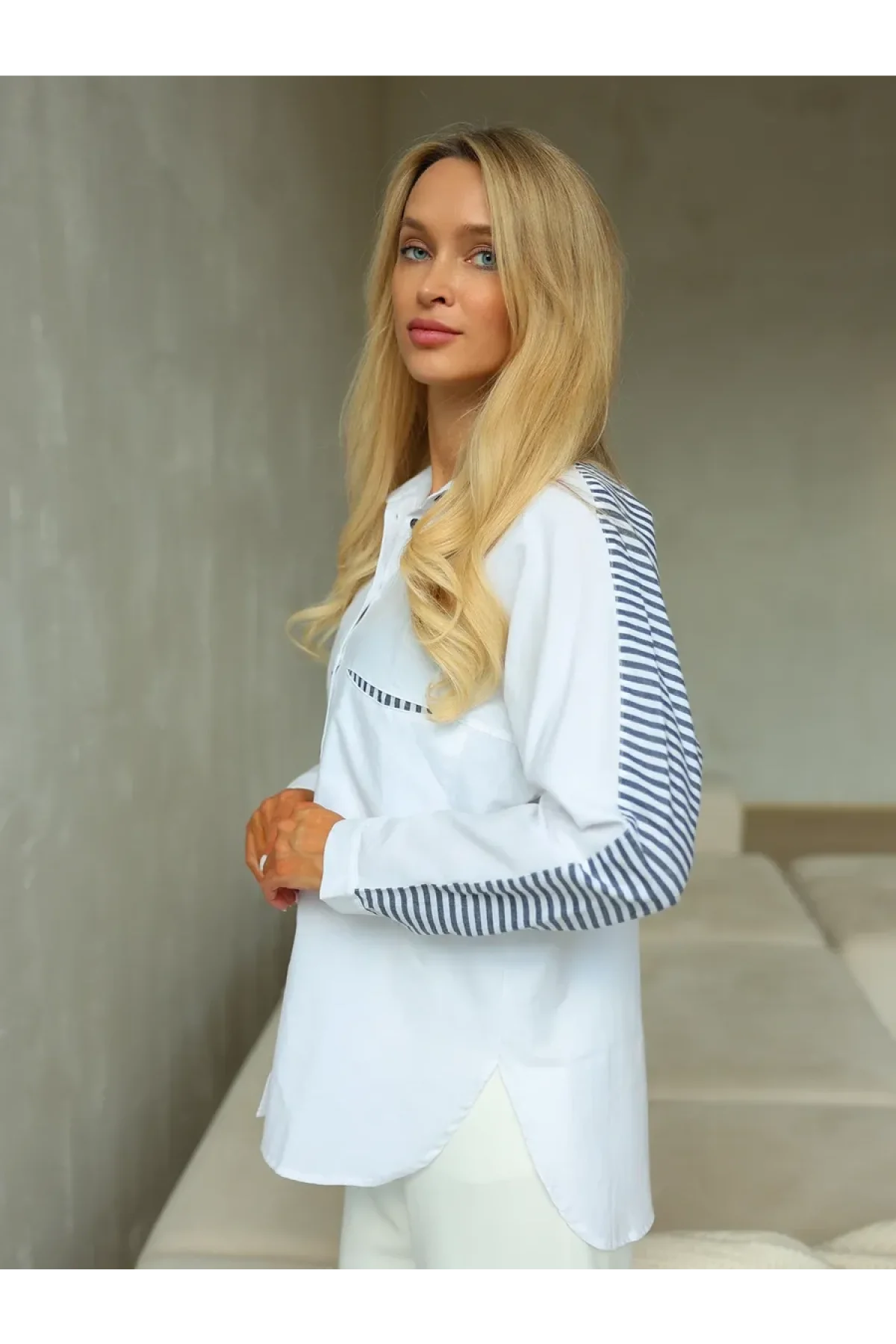 Kadın Beyaz Mavi Çizgili Sırt ve Kol Detaylı Oversize Keten Gömlek