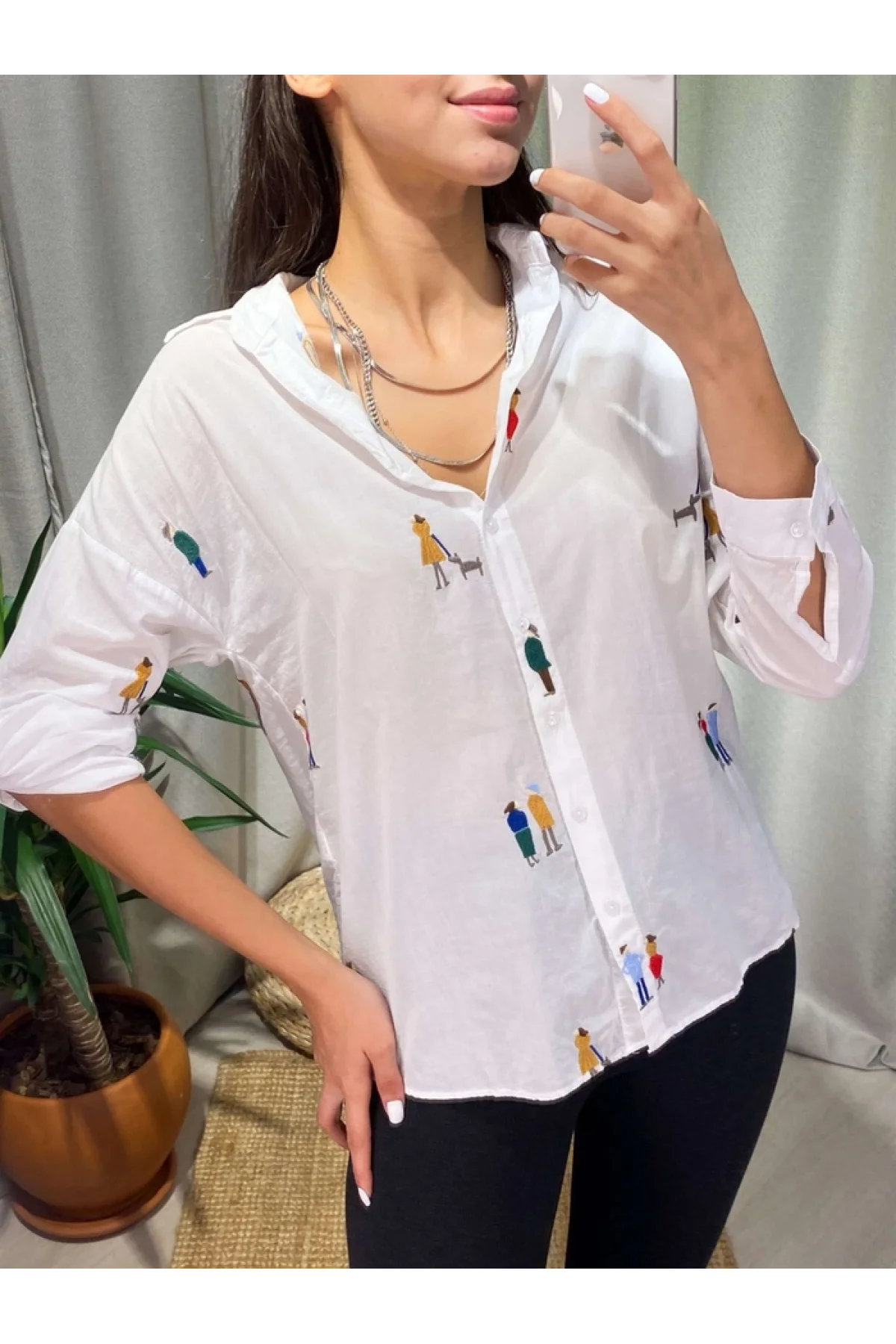 Kadın Beyaz Minyatür İnsan Figürlü Nakışlı Pamuk Keten Gömlek