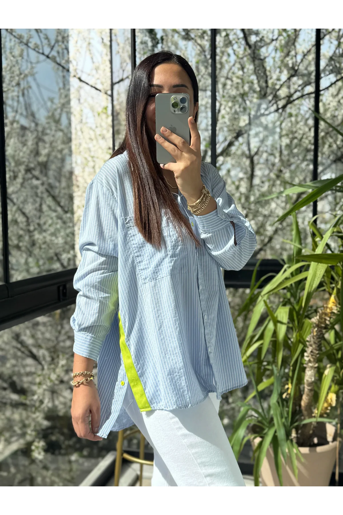 Kadın Mavi Çizgili Neon Detaylı Katlanabilir Kollu Oversize Keten Gömlek